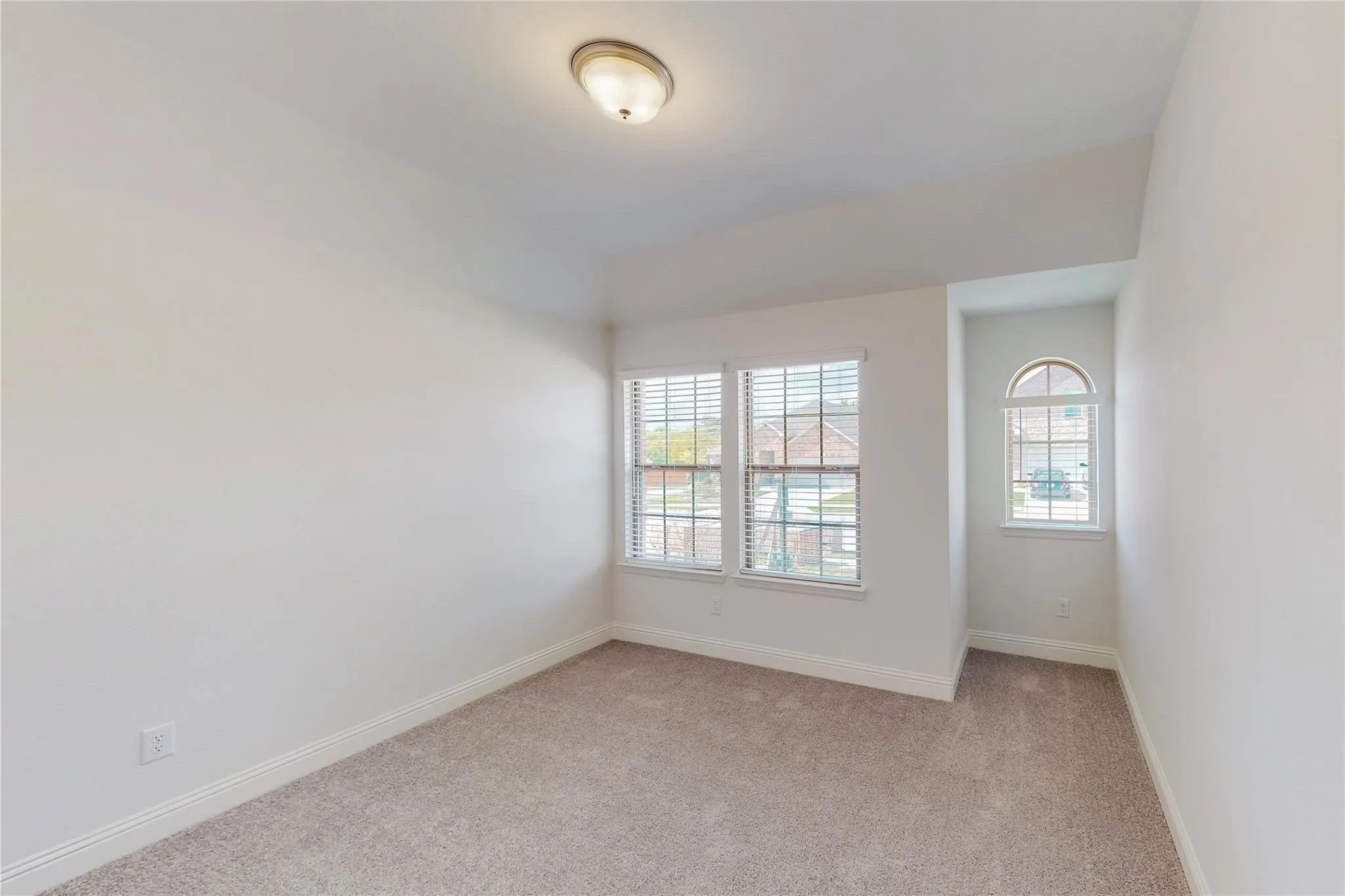 Single Family Residence For Sale in Collin County , 272 Tallgrass Drive, Lavon, Texas 75166, 5 Bedroom, 3 Bathroom, 2 Garage spaces, 2,353 Sqft, built in 2022, mls#21395561, Real Estate Agent in Lavon, Homes For Sale in Collin county, Homes For Sale in Lavon, Realtor in Lavon Texas, Real Estate Brokerage Independent Realty Texas, Luminita Cordes Realtor