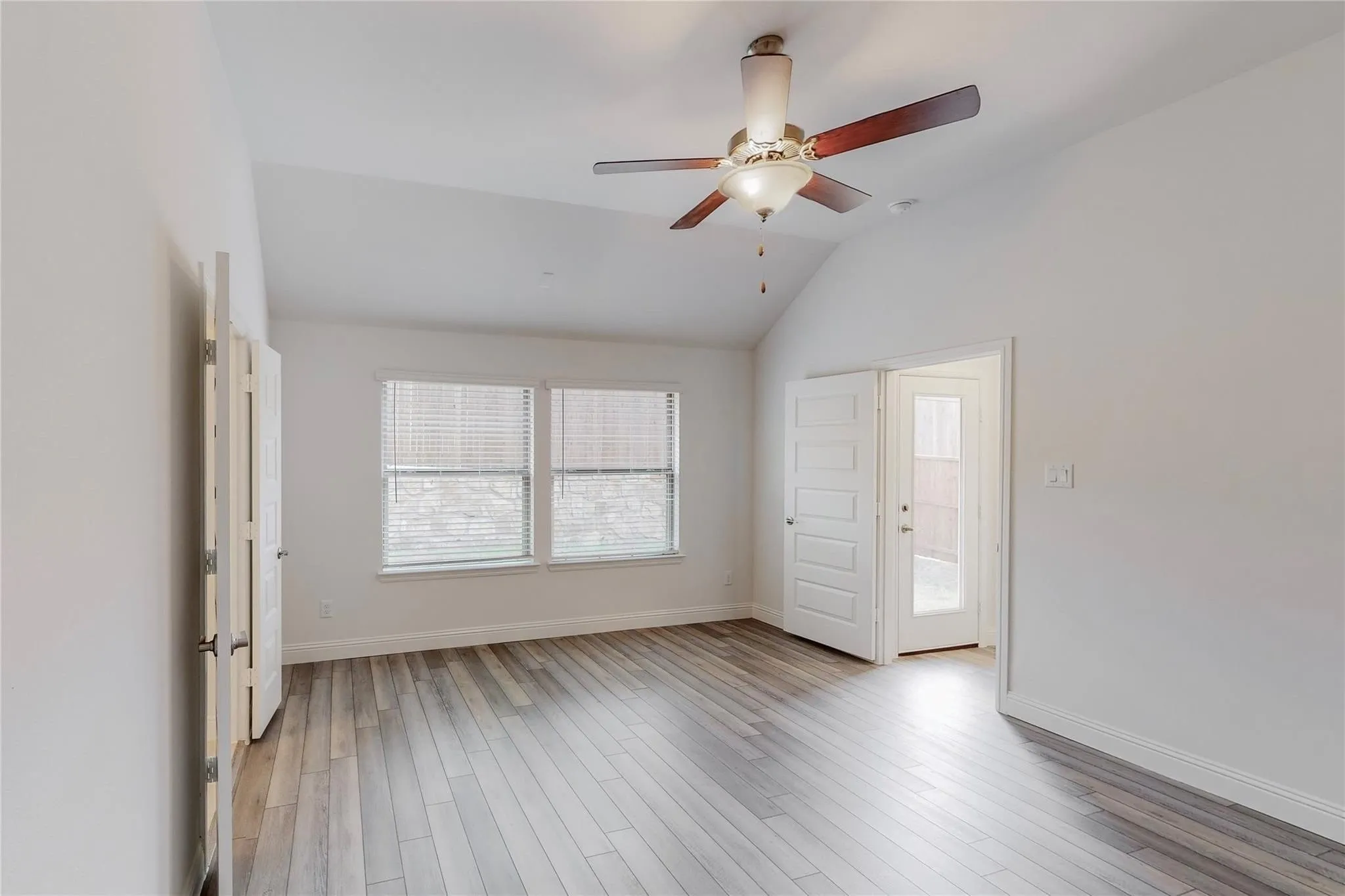 Single Family Residence For Sale in Collin County , 272 Tallgrass Drive, Lavon, Texas 75166, 5 Bedroom, 3 Bathroom, 2 Garage spaces, 2,353 Sqft, built in 2022, mls#21395561, Real Estate Agent in Lavon, Homes For Sale in Collin county, Homes For Sale in Lavon, Realtor in Lavon Texas, Real Estate Brokerage Independent Realty Texas, Luminita Cordes Realtor