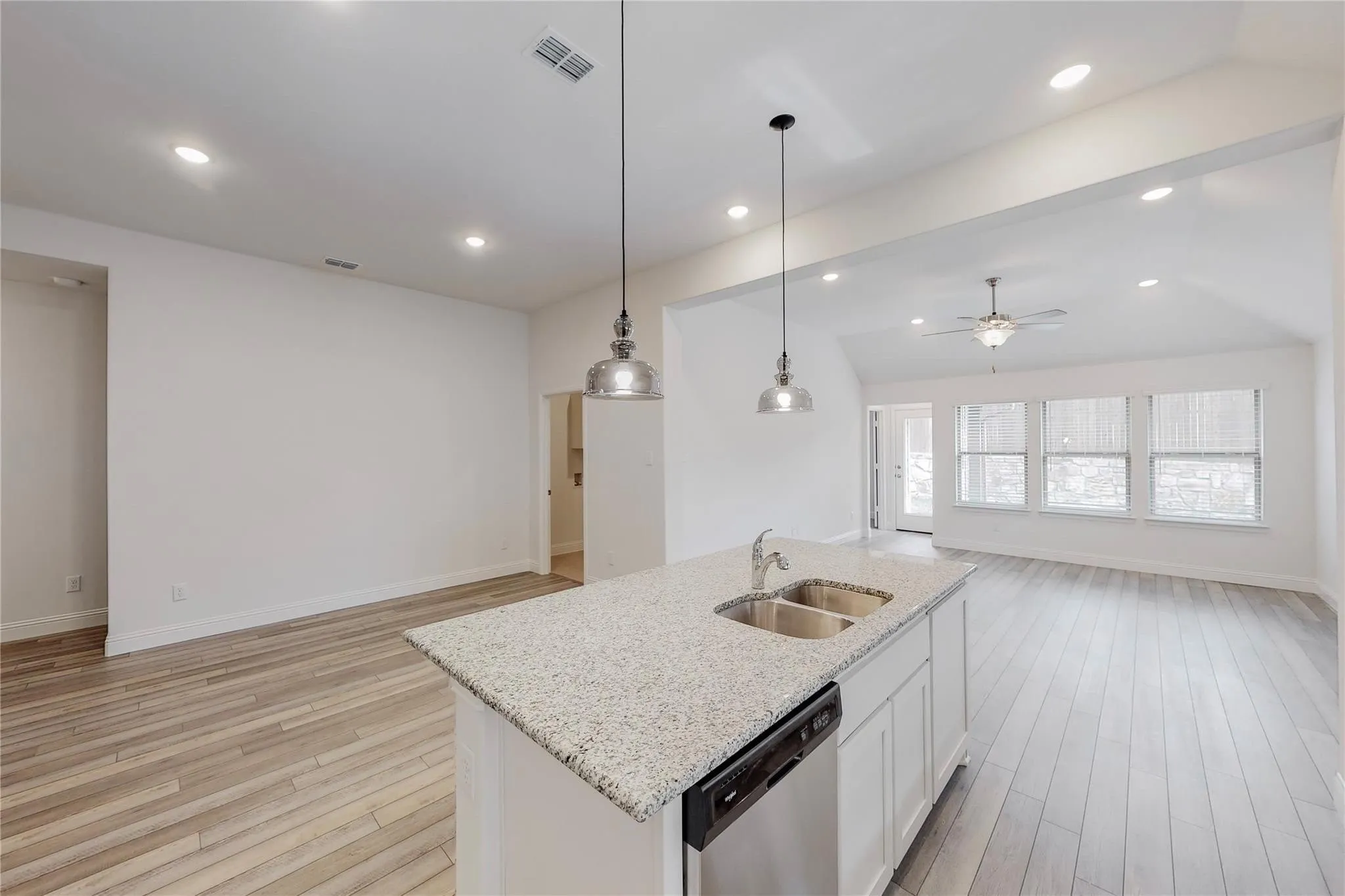 Single Family Residence For Sale in Collin County , 272 Tallgrass Drive, Lavon, Texas 75166, 5 Bedroom, 3 Bathroom, 2 Garage spaces, 2,353 Sqft, built in 2022, mls#21395561, Real Estate Agent in Lavon, Homes For Sale in Collin county, Homes For Sale in Lavon, Realtor in Lavon Texas, Real Estate Brokerage Independent Realty Texas, Luminita Cordes Realtor