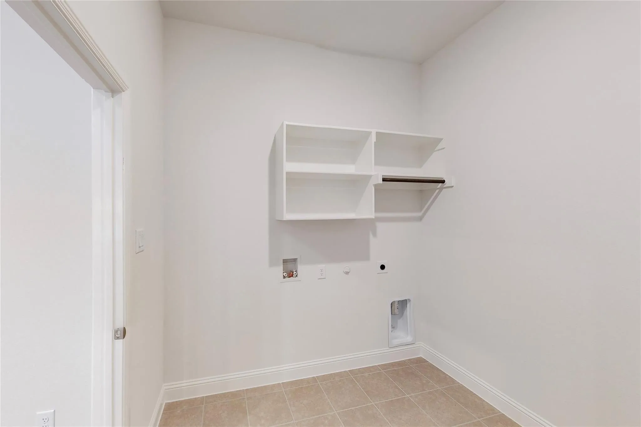 Single Family Residence For Sale in Collin County , 272 Tallgrass Drive, Lavon, Texas 75166, 5 Bedroom, 3 Bathroom, 2 Garage spaces, 2,353 Sqft, built in 2022, mls#21395561, Real Estate Agent in Lavon, Homes For Sale in Collin county, Homes For Sale in Lavon, Realtor in Lavon Texas, Real Estate Brokerage Independent Realty Texas, Luminita Cordes Realtor