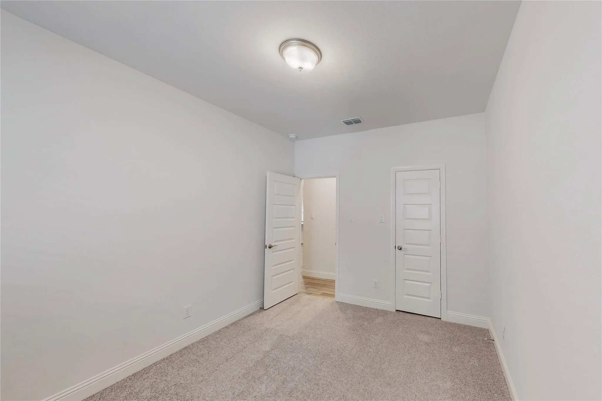 Single Family Residence For Sale in Collin County , 272 Tallgrass Drive, Lavon, Texas 75166, 5 Bedroom, 3 Bathroom, 2 Garage spaces, 2,353 Sqft, built in 2022, mls#21395561, Real Estate Agent in Lavon, Homes For Sale in Collin county, Homes For Sale in Lavon, Realtor in Lavon Texas, Real Estate Brokerage Independent Realty Texas, Luminita Cordes Realtor