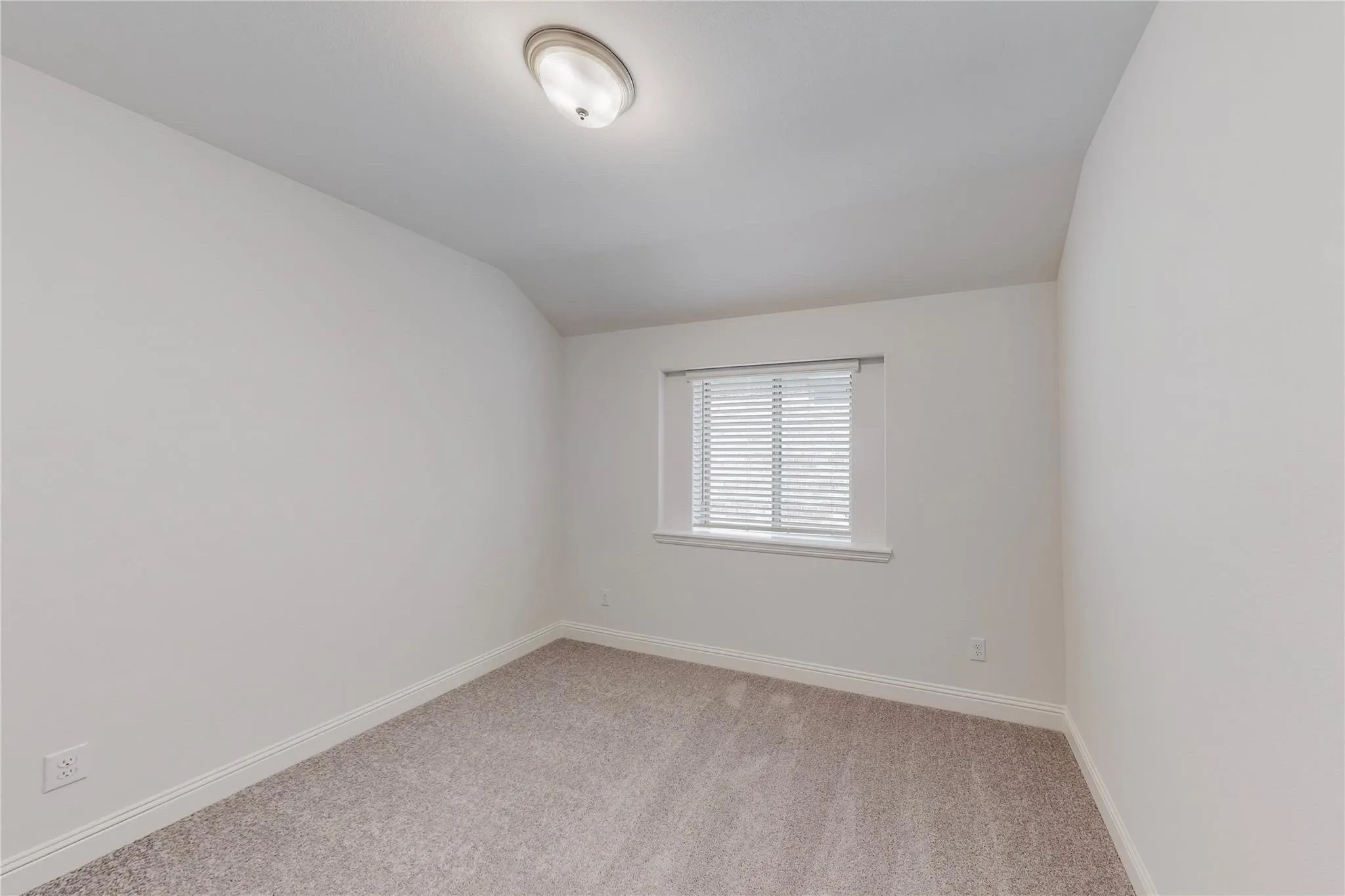Single Family Residence For Sale in Collin County , 272 Tallgrass Drive, Lavon, Texas 75166, 5 Bedroom, 3 Bathroom, 2 Garage spaces, 2,353 Sqft, built in 2022, mls#21395561, Real Estate Agent in Lavon, Homes For Sale in Collin county, Homes For Sale in Lavon, Realtor in Lavon Texas, Real Estate Brokerage Independent Realty Texas, Luminita Cordes Realtor