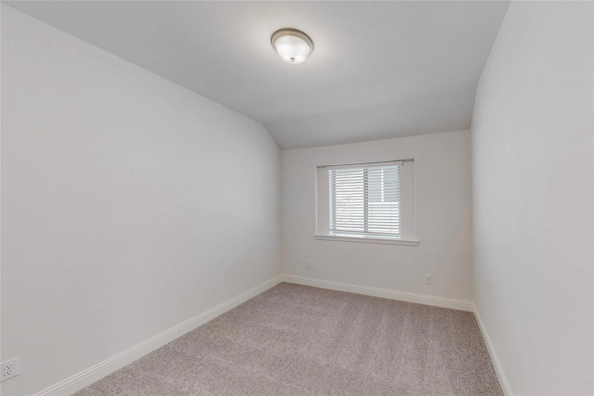 Single Family Residence For Sale in Collin County , 272 Tallgrass Drive, Lavon, Texas 75166, 5 Bedroom, 3 Bathroom, 2 Garage spaces, 2,353 Sqft, built in 2022, mls#21395561, Real Estate Agent in Lavon, Homes For Sale in Collin county, Homes For Sale in Lavon, Realtor in Lavon Texas, Real Estate Brokerage Independent Realty Texas, Luminita Cordes Realtor