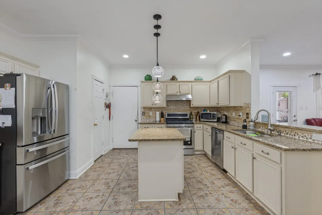 Single Family Residence For Sale in Dallas County , 702 Garnet Drive, Mesquite, Texas 75149, 5 Bedroom, 3 Bathroom, 2 Garage spaces, 2,990 Sqft, built in 2000, mls#21398251, Real Estate Agent in Mesquite, Homes For Sale in Dallas county, Homes For Sale in Mesquite, Realtor in Mesquite Texas, Real Estate Brokerage Independent Realty Texas, Luminita Cordes Realtor