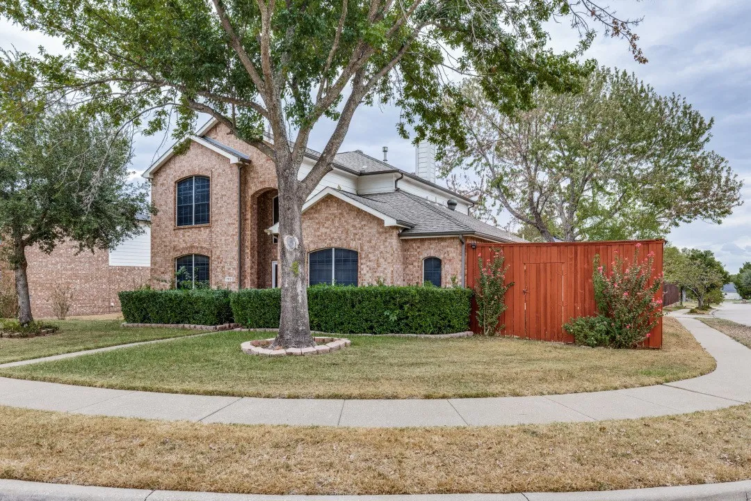 Single Family Residence For Sale in Dallas County , 702 Garnet Drive, Mesquite, Texas 75149, 5 Bedroom, 3 Bathroom, 2 Garage spaces, 2,990 Sqft, built in 2000, mls#21398251, Real Estate Agent in Mesquite, Homes For Sale in Dallas county, Homes For Sale in Mesquite, Realtor in Mesquite Texas, Real Estate Brokerage Independent Realty Texas, Luminita Cordes Realtor