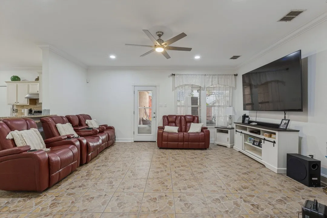 Single Family Residence For Sale in Dallas County , 702 Garnet Drive, Mesquite, Texas 75149, 5 Bedroom, 3 Bathroom, 2 Garage spaces, 2,990 Sqft, built in 2000, mls#21398251, Real Estate Agent in Mesquite, Homes For Sale in Dallas county, Homes For Sale in Mesquite, Realtor in Mesquite Texas, Real Estate Brokerage Independent Realty Texas, Luminita Cordes Realtor