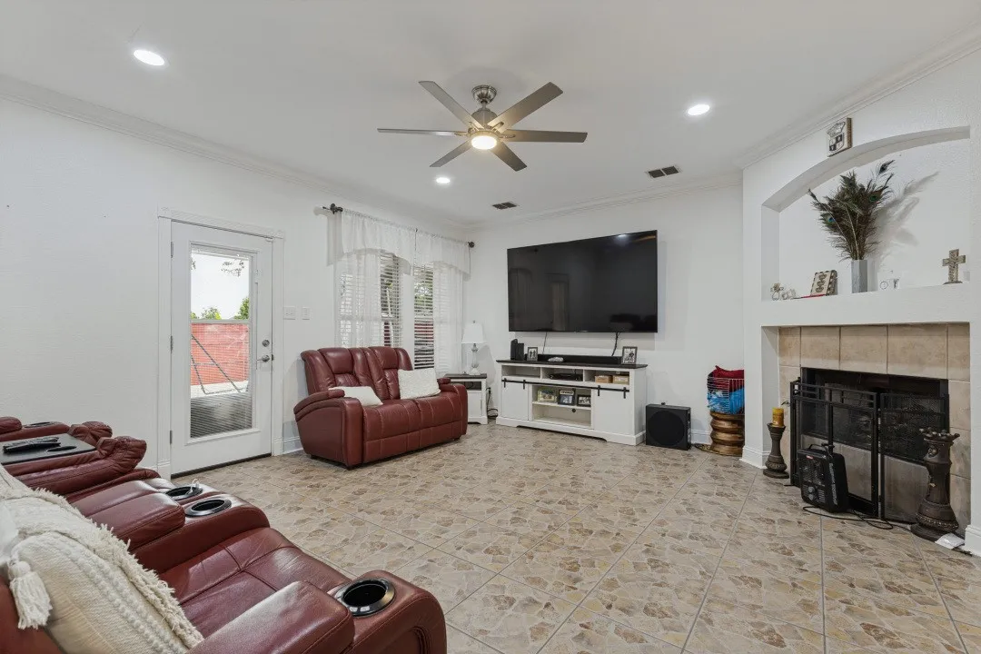 Single Family Residence For Sale in Dallas County , 702 Garnet Drive, Mesquite, Texas 75149, 5 Bedroom, 3 Bathroom, 2 Garage spaces, 2,990 Sqft, built in 2000, mls#21398251, Real Estate Agent in Mesquite, Homes For Sale in Dallas county, Homes For Sale in Mesquite, Realtor in Mesquite Texas, Real Estate Brokerage Independent Realty Texas, Luminita Cordes Realtor