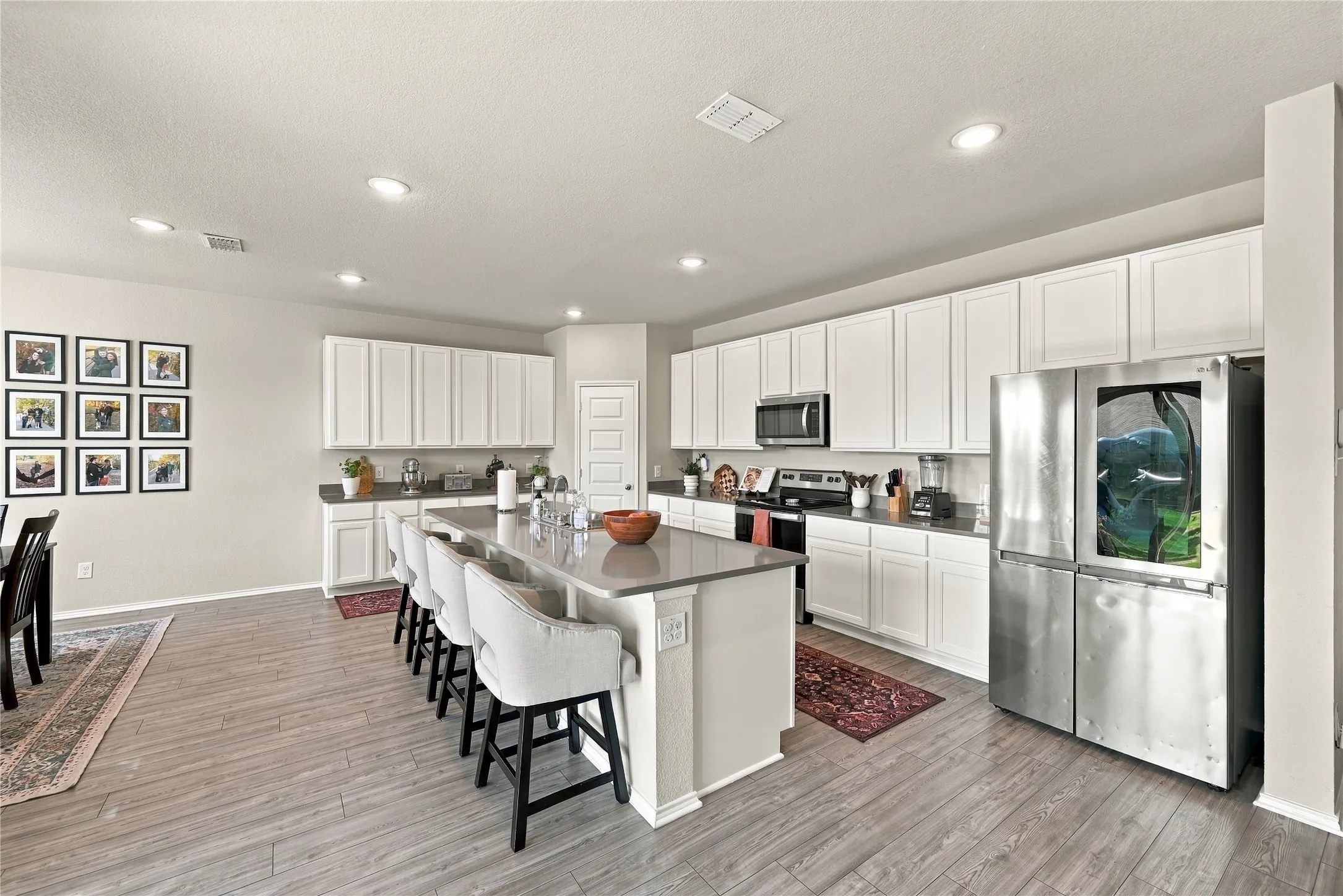 Single Family Residence For Sale in Tarrant County , 7700 Gangway Drive, Fort Worth, Texas 76179, 3 Bedroom, 3 Bathroom, 2 Garage spaces, 2,397 Sqft, built in 2021, mls#21407311, Real Estate Agent in Fort Worth, Homes For Sale in Tarrant county, Homes For Sale in Fort Worth, Realtor in Fort Worth Texas, Real Estate Brokerage Independent Realty Texas, Luminita Cordes Realtor