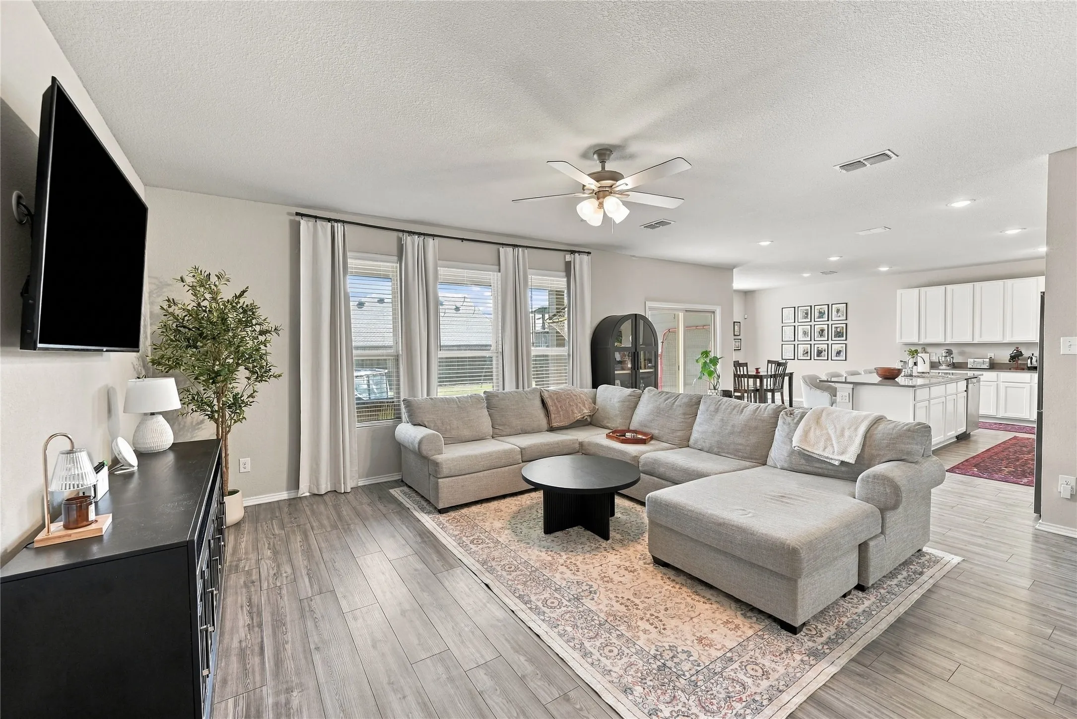 Single Family Residence For Sale in Tarrant County , 7700 Gangway Drive, Fort Worth, Texas 76179, 3 Bedroom, 3 Bathroom, 2 Garage spaces, 2,397 Sqft, built in 2021, mls#21407311, Real Estate Agent in Fort Worth, Homes For Sale in Tarrant county, Homes For Sale in Fort Worth, Realtor in Fort Worth Texas, Real Estate Brokerage Independent Realty Texas, Luminita Cordes Realtor