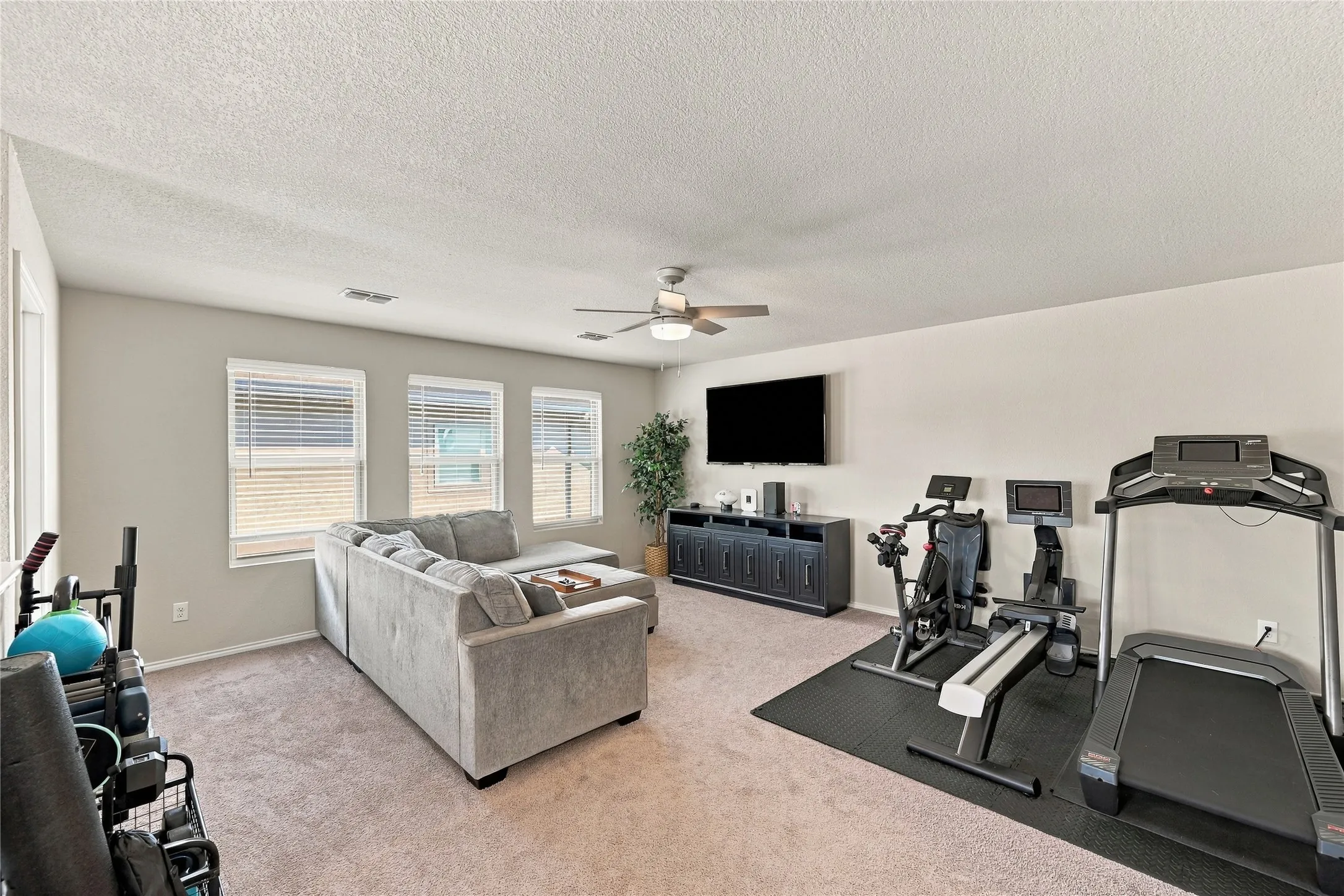 Single Family Residence For Sale in Tarrant County , 7700 Gangway Drive, Fort Worth, Texas 76179, 3 Bedroom, 3 Bathroom, 2 Garage spaces, 2,397 Sqft, built in 2021, mls#21407311, Real Estate Agent in Fort Worth, Homes For Sale in Tarrant county, Homes For Sale in Fort Worth, Realtor in Fort Worth Texas, Real Estate Brokerage Independent Realty Texas, Luminita Cordes Realtor