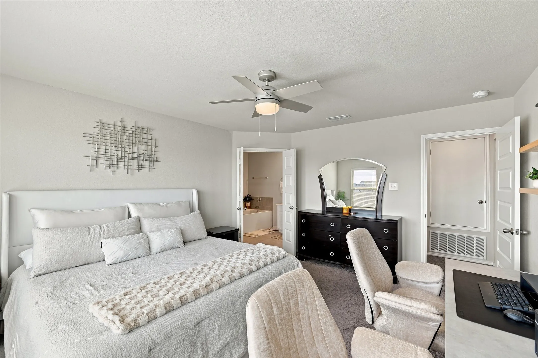 Single Family Residence For Sale in Tarrant County , 7700 Gangway Drive, Fort Worth, Texas 76179, 3 Bedroom, 3 Bathroom, 2 Garage spaces, 2,397 Sqft, built in 2021, mls#21407311, Real Estate Agent in Fort Worth, Homes For Sale in Tarrant county, Homes For Sale in Fort Worth, Realtor in Fort Worth Texas, Real Estate Brokerage Independent Realty Texas, Luminita Cordes Realtor
