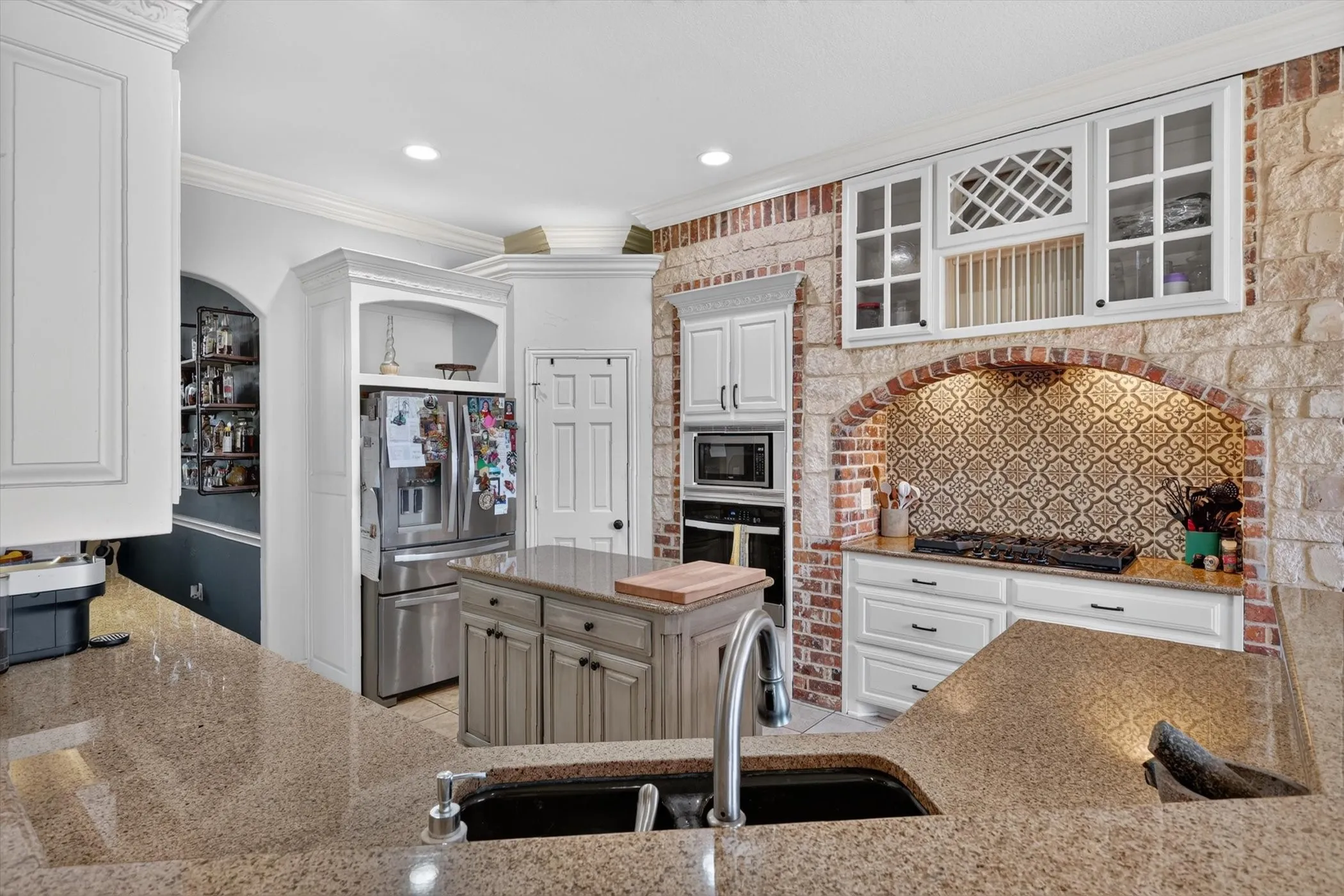 Single Family Residence For Sale in Tarrant County , 324 Arbor Lane, Haslet, Texas 76052, 4 Bedroom, 3 Bathroom, 3 Garage spaces, 3,334 Sqft, built in 2004, mls#21407242, Real Estate Agent in Haslet, Homes For Sale in Tarrant county, Homes For Sale in Haslet, Realtor in Haslet Texas, Real Estate Brokerage Independent Realty Texas, Luminita Cordes Realtor