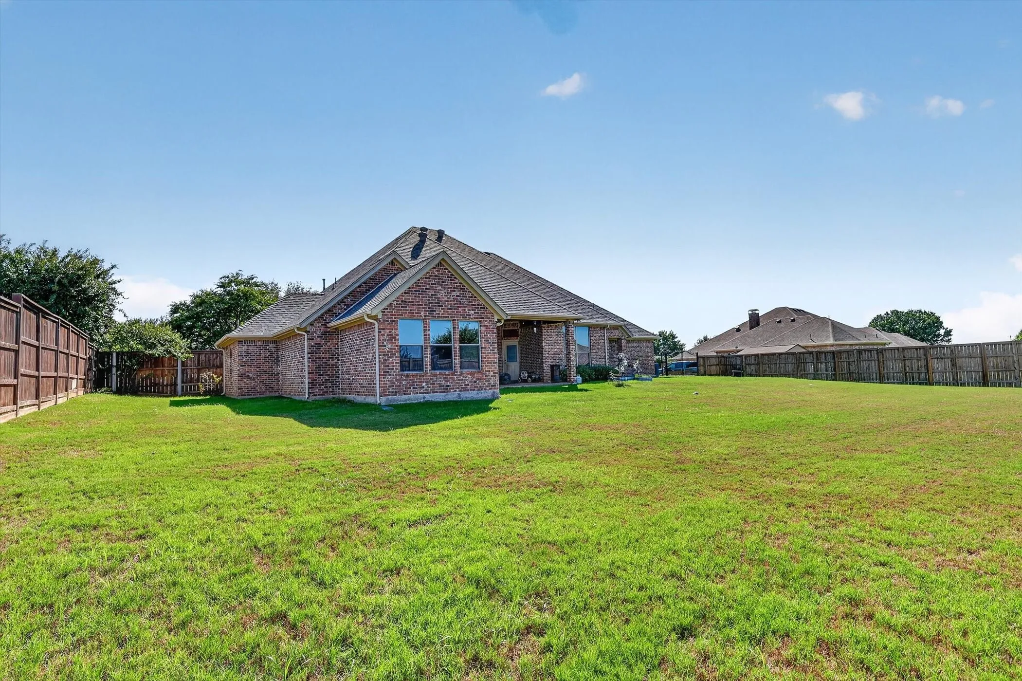 Single Family Residence For Sale in Tarrant County , 324 Arbor Lane, Haslet, Texas 76052, 4 Bedroom, 3 Bathroom, 3 Garage spaces, 3,334 Sqft, built in 2004, mls#21407242, Real Estate Agent in Haslet, Homes For Sale in Tarrant county, Homes For Sale in Haslet, Realtor in Haslet Texas, Real Estate Brokerage Independent Realty Texas, Luminita Cordes Realtor