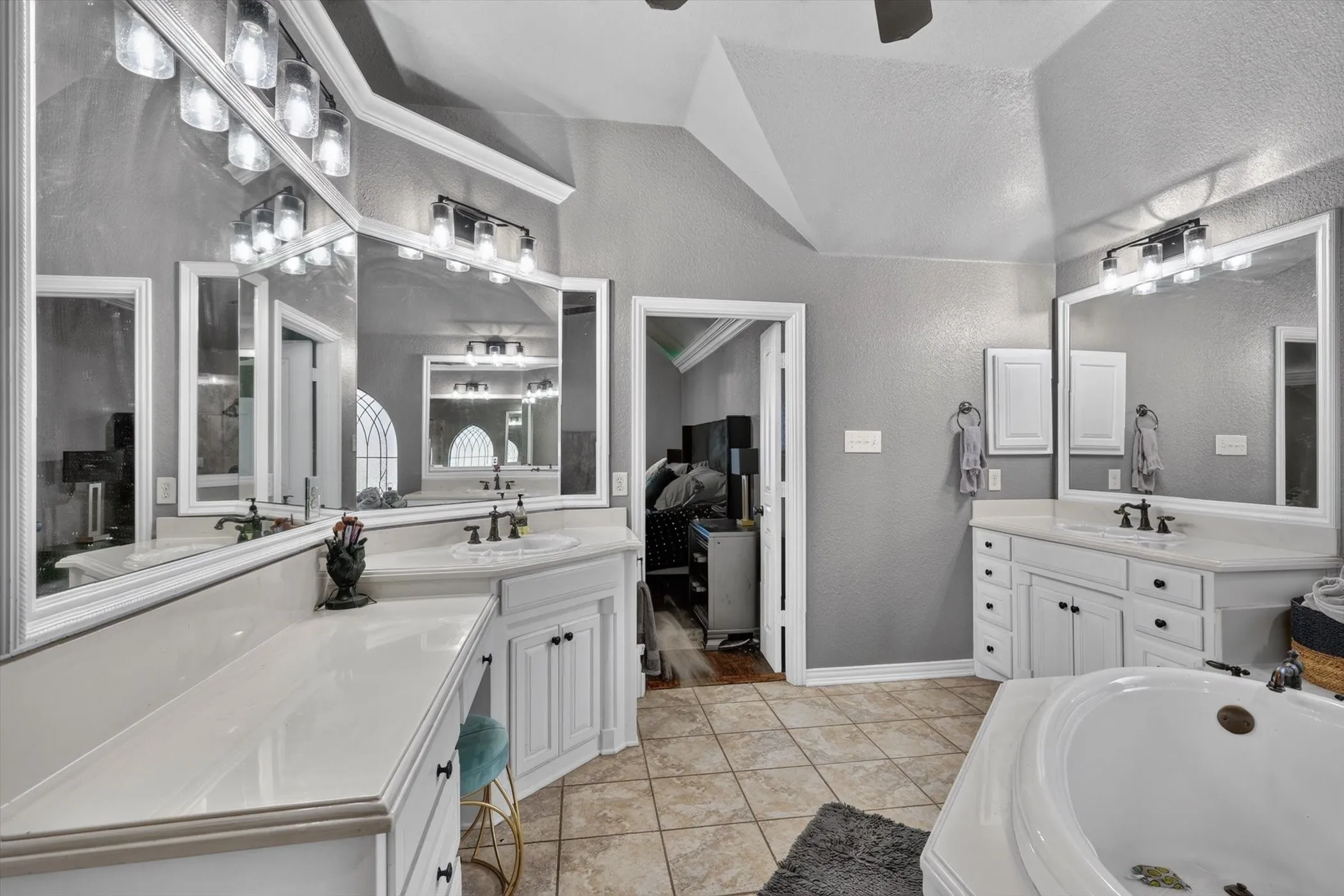 Single Family Residence For Sale in Tarrant County , 324 Arbor Lane, Haslet, Texas 76052, 4 Bedroom, 3 Bathroom, 3 Garage spaces, 3,334 Sqft, built in 2004, mls#21407242, Real Estate Agent in Haslet, Homes For Sale in Tarrant county, Homes For Sale in Haslet, Realtor in Haslet Texas, Real Estate Brokerage Independent Realty Texas, Luminita Cordes Realtor