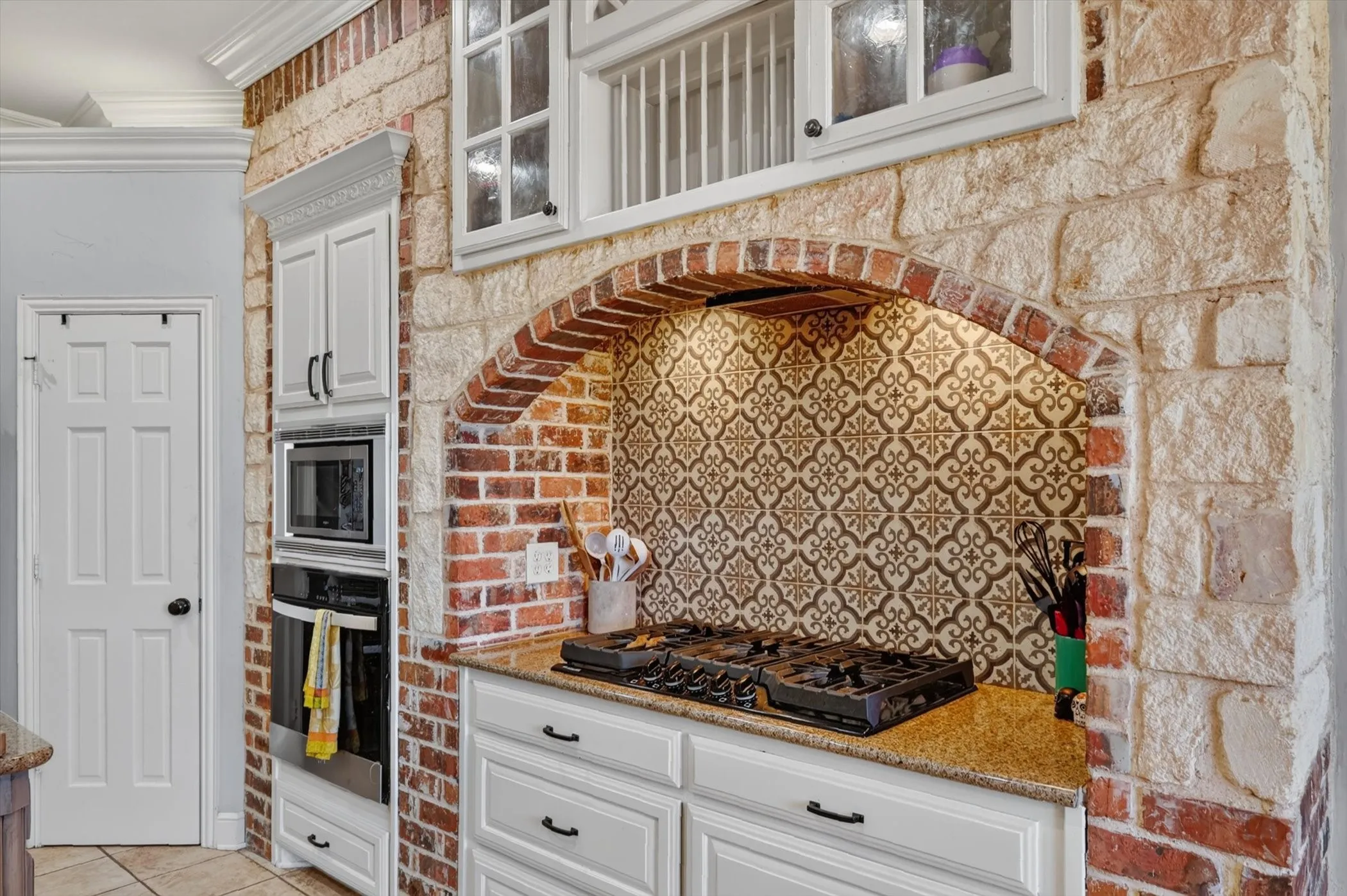 Single Family Residence For Sale in Tarrant County , 324 Arbor Lane, Haslet, Texas 76052, 4 Bedroom, 3 Bathroom, 3 Garage spaces, 3,334 Sqft, built in 2004, mls#21407242, Real Estate Agent in Haslet, Homes For Sale in Tarrant county, Homes For Sale in Haslet, Realtor in Haslet Texas, Real Estate Brokerage Independent Realty Texas, Luminita Cordes Realtor