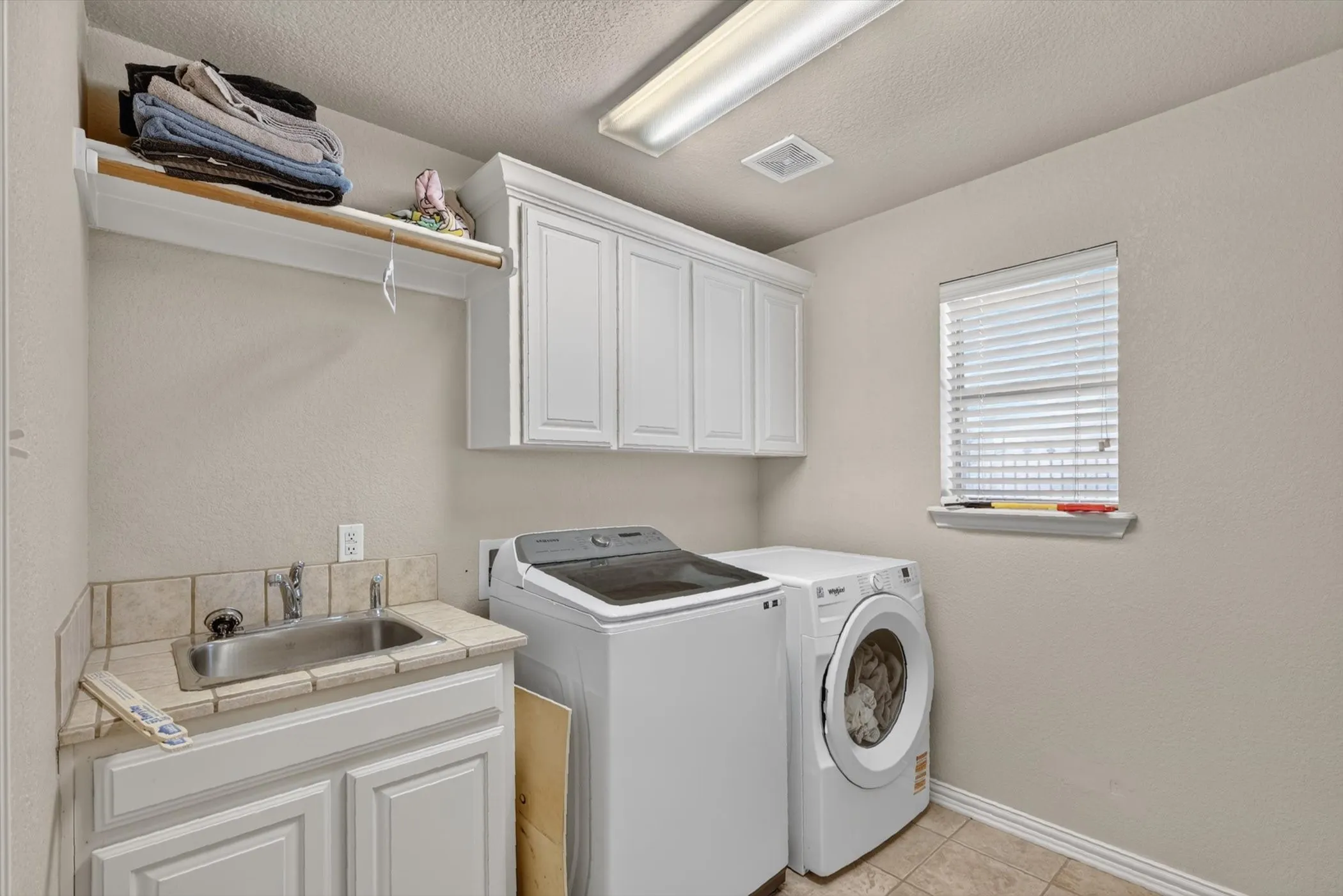 Single Family Residence For Sale in Tarrant County , 324 Arbor Lane, Haslet, Texas 76052, 4 Bedroom, 3 Bathroom, 3 Garage spaces, 3,334 Sqft, built in 2004, mls#21407242, Real Estate Agent in Haslet, Homes For Sale in Tarrant county, Homes For Sale in Haslet, Realtor in Haslet Texas, Real Estate Brokerage Independent Realty Texas, Luminita Cordes Realtor