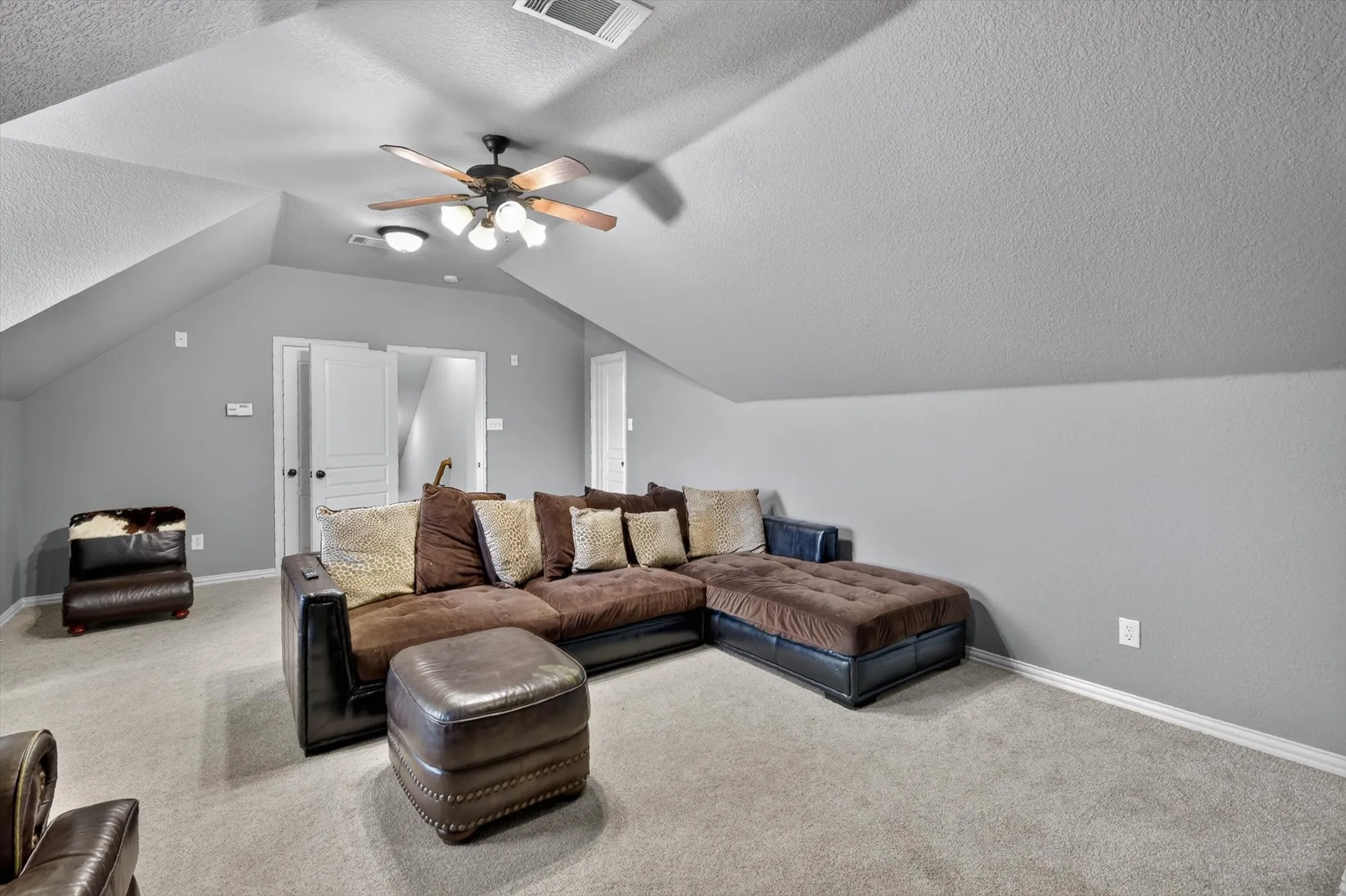 Single Family Residence For Sale in Tarrant County , 324 Arbor Lane, Haslet, Texas 76052, 4 Bedroom, 3 Bathroom, 3 Garage spaces, 3,334 Sqft, built in 2004, mls#21407242, Real Estate Agent in Haslet, Homes For Sale in Tarrant county, Homes For Sale in Haslet, Realtor in Haslet Texas, Real Estate Brokerage Independent Realty Texas, Luminita Cordes Realtor