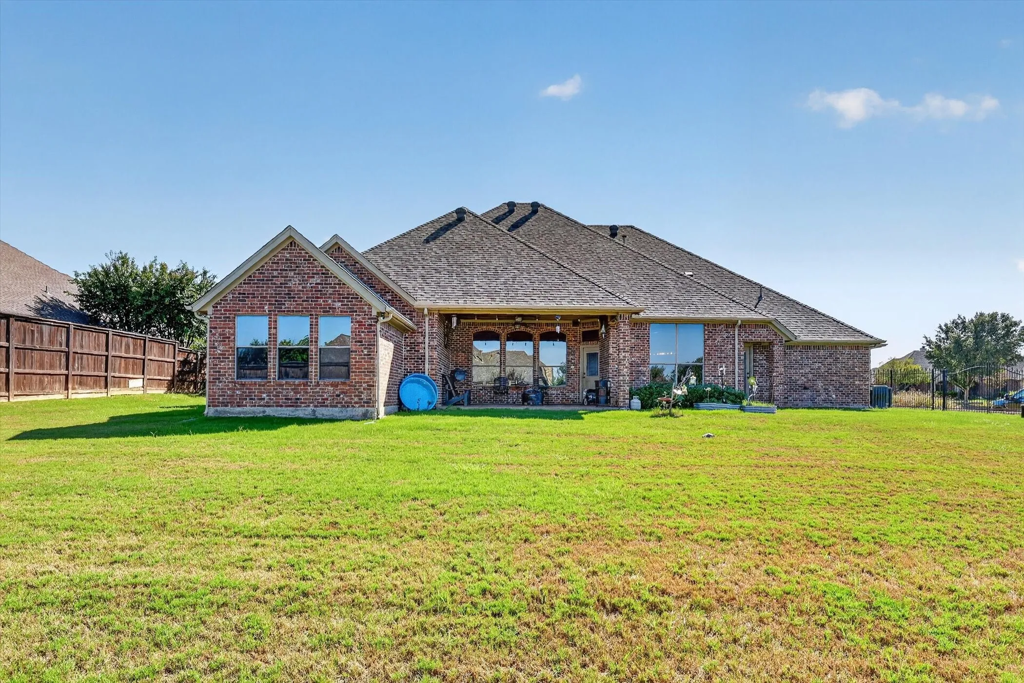 Single Family Residence For Sale in Tarrant County , 324 Arbor Lane, Haslet, Texas 76052, 4 Bedroom, 3 Bathroom, 3 Garage spaces, 3,334 Sqft, built in 2004, mls#21407242, Real Estate Agent in Haslet, Homes For Sale in Tarrant county, Homes For Sale in Haslet, Realtor in Haslet Texas, Real Estate Brokerage Independent Realty Texas, Luminita Cordes Realtor