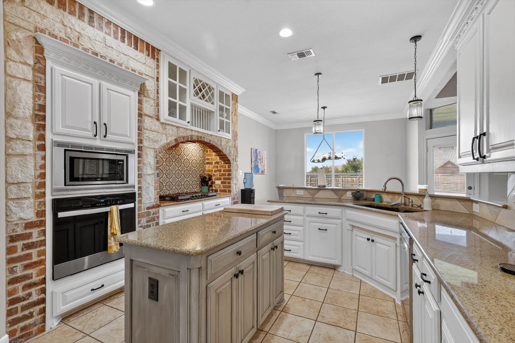 Single Family Residence For Sale in Tarrant County , 324 Arbor Lane, Haslet, Texas 76052, 4 Bedroom, 3 Bathroom, 3 Garage spaces, 3,334 Sqft, built in 2004, mls#21407242, Real Estate Agent in Haslet, Homes For Sale in Tarrant county, Homes For Sale in Haslet, Realtor in Haslet Texas, Real Estate Brokerage Independent Realty Texas, Luminita Cordes Realtor