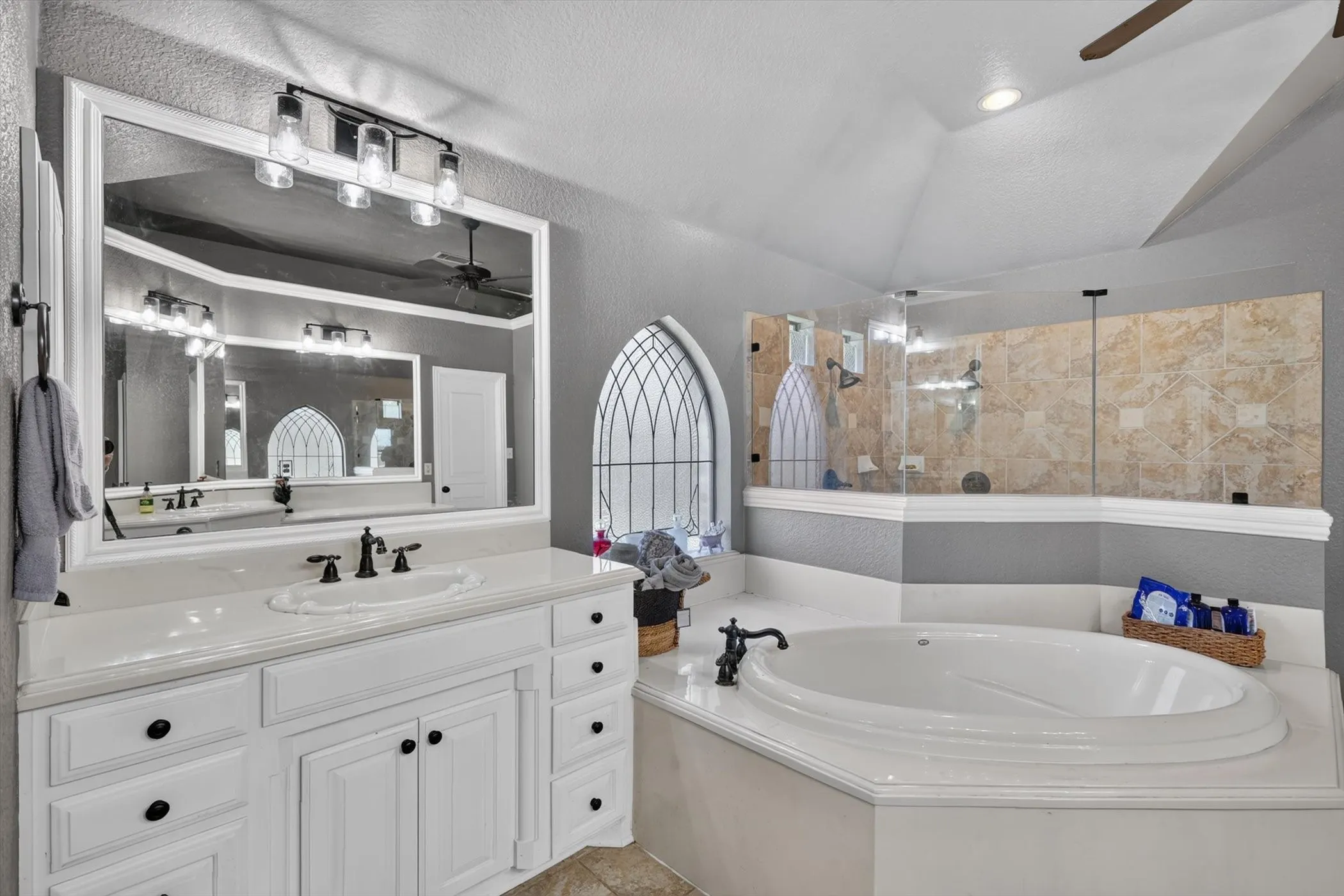 Single Family Residence For Sale in Tarrant County , 324 Arbor Lane, Haslet, Texas 76052, 4 Bedroom, 3 Bathroom, 3 Garage spaces, 3,334 Sqft, built in 2004, mls#21407242, Real Estate Agent in Haslet, Homes For Sale in Tarrant county, Homes For Sale in Haslet, Realtor in Haslet Texas, Real Estate Brokerage Independent Realty Texas, Luminita Cordes Realtor