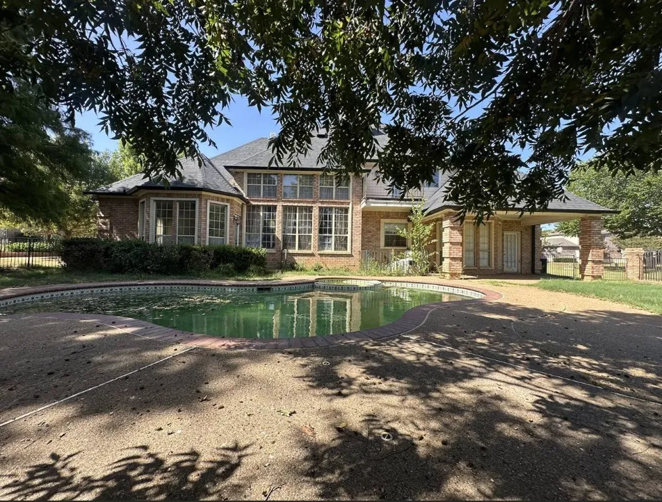 Single Family Residence For Sale in Tarrant County , 6542 Potomac Parkway, Arlington, Texas 76017, 4 Bedroom, 4 Bathroom, 3 Garage spaces, 3,745 Sqft, built in 1989, mls#21407313, Real Estate Agent in Arlington, Homes For Sale in Tarrant county, Homes For Sale in Arlington, Realtor in Arlington Texas, Real Estate Brokerage Independent Realty Texas, Luminita Cordes Realtor