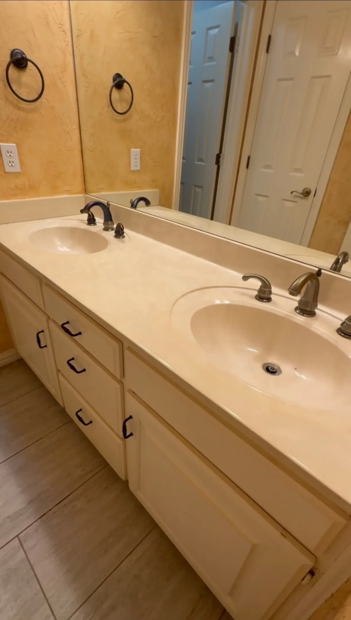 Single Family Residence For Sale in Tarrant County , 6542 Potomac Parkway, Arlington, Texas 76017, 4 Bedroom, 4 Bathroom, 3 Garage spaces, 3,745 Sqft, built in 1989, mls#21407313, Real Estate Agent in Arlington, Homes For Sale in Tarrant county, Homes For Sale in Arlington, Realtor in Arlington Texas, Real Estate Brokerage Independent Realty Texas, Luminita Cordes Realtor