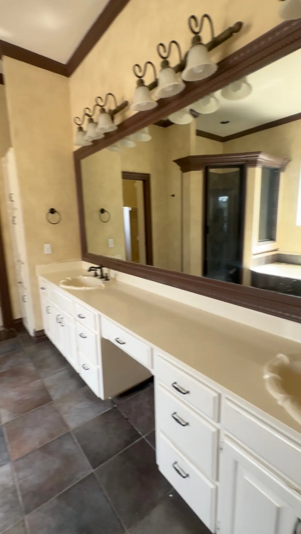 Single Family Residence For Sale in Tarrant County , 6542 Potomac Parkway, Arlington, Texas 76017, 4 Bedroom, 4 Bathroom, 3 Garage spaces, 3,745 Sqft, built in 1989, mls#21407313, Real Estate Agent in Arlington, Homes For Sale in Tarrant county, Homes For Sale in Arlington, Realtor in Arlington Texas, Real Estate Brokerage Independent Realty Texas, Luminita Cordes Realtor
