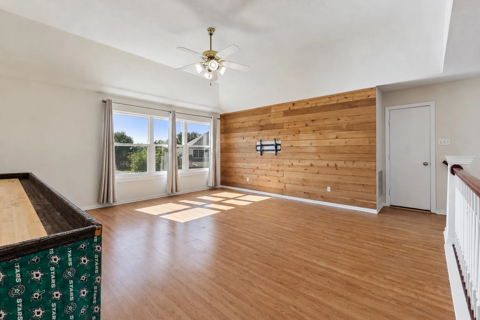 Single Family Residence For Sale in Dallas County , 8410 Lexington Court, Rowlett, Texas 75089, 5 Bedroom, 3 Bathroom, 2 Garage spaces, 2,890 Sqft, built in 2000, mls#21404424, Real Estate Agent in Rowlett, Homes For Sale in Dallas county, Homes For Sale in Rowlett, Realtor in Rowlett Texas, Real Estate Brokerage Independent Realty Texas, Luminita Cordes Realtor