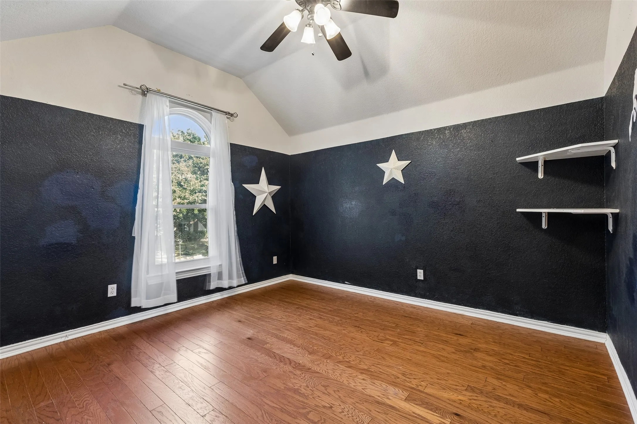 Single Family Residence For Sale in Dallas County , 8410 Lexington Court, Rowlett, Texas 75089, 5 Bedroom, 3 Bathroom, 2 Garage spaces, 2,890 Sqft, built in 2000, mls#21404424, Real Estate Agent in Rowlett, Homes For Sale in Dallas county, Homes For Sale in Rowlett, Realtor in Rowlett Texas, Real Estate Brokerage Independent Realty Texas, Luminita Cordes Realtor