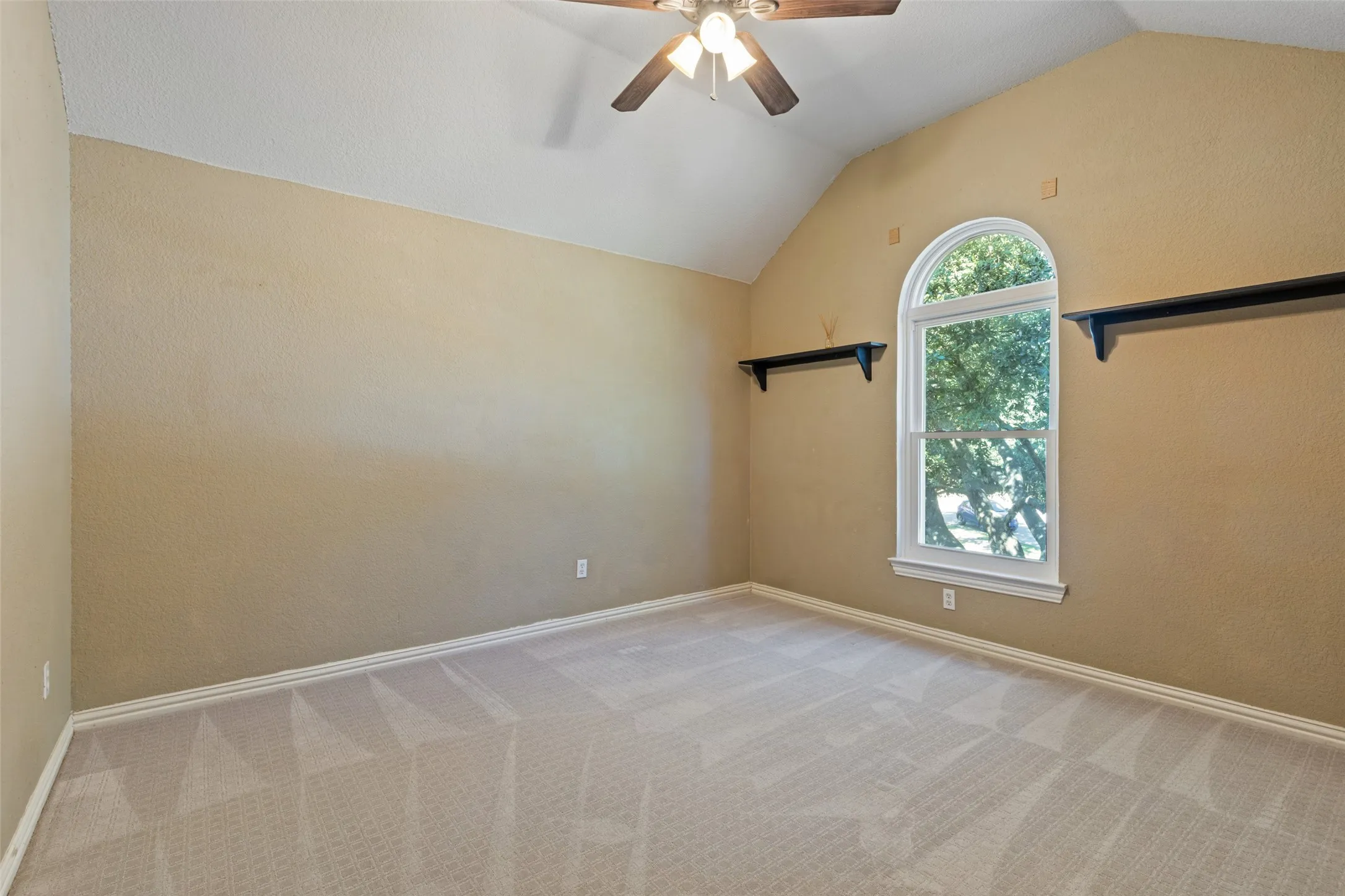 Single Family Residence For Sale in Dallas County , 8410 Lexington Court, Rowlett, Texas 75089, 5 Bedroom, 3 Bathroom, 2 Garage spaces, 2,890 Sqft, built in 2000, mls#21404424, Real Estate Agent in Rowlett, Homes For Sale in Dallas county, Homes For Sale in Rowlett, Realtor in Rowlett Texas, Real Estate Brokerage Independent Realty Texas, Luminita Cordes Realtor