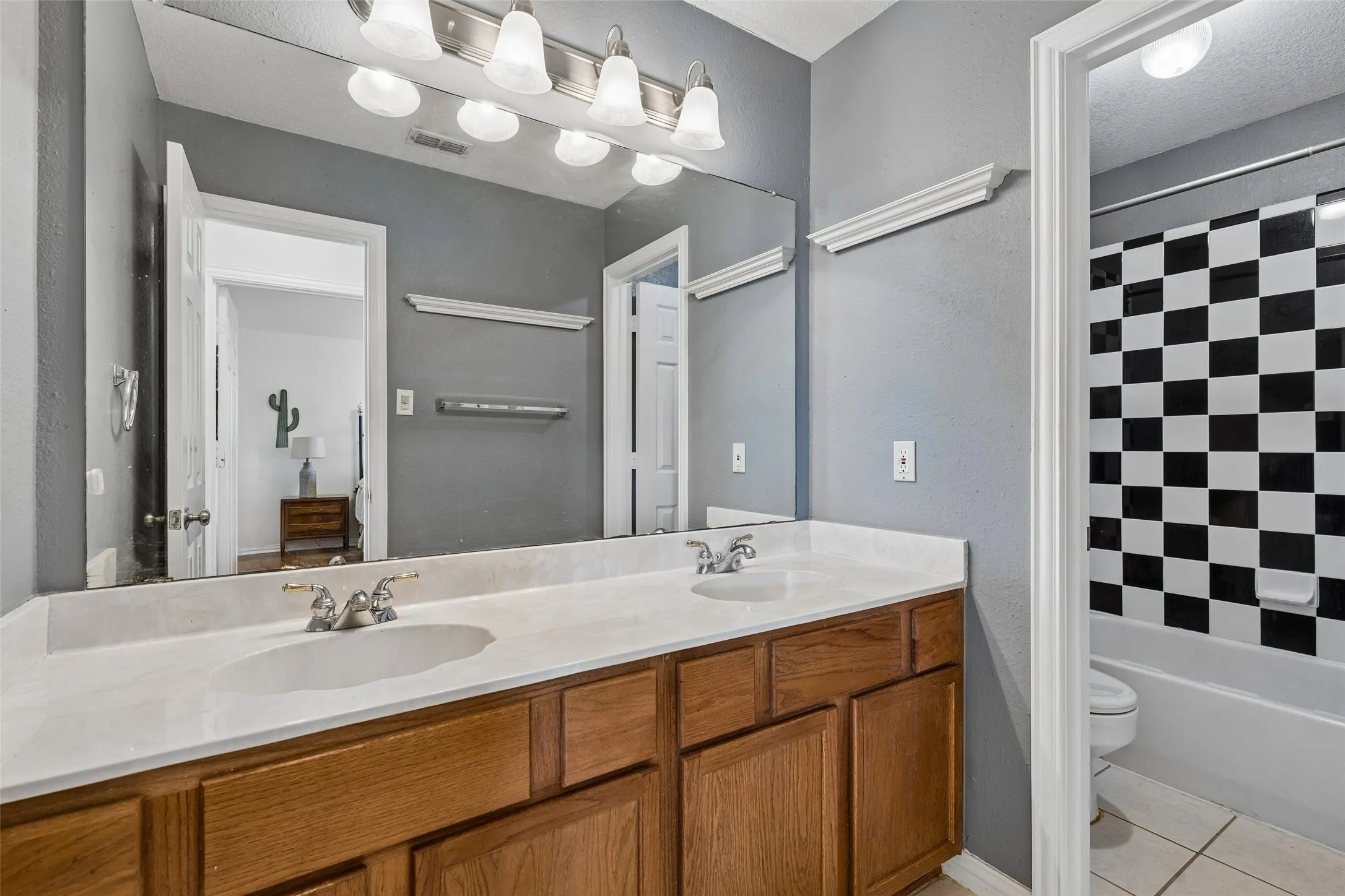 Single Family Residence For Sale in Dallas County , 8410 Lexington Court, Rowlett, Texas 75089, 5 Bedroom, 3 Bathroom, 2 Garage spaces, 2,890 Sqft, built in 2000, mls#21404424, Real Estate Agent in Rowlett, Homes For Sale in Dallas county, Homes For Sale in Rowlett, Realtor in Rowlett Texas, Real Estate Brokerage Independent Realty Texas, Luminita Cordes Realtor