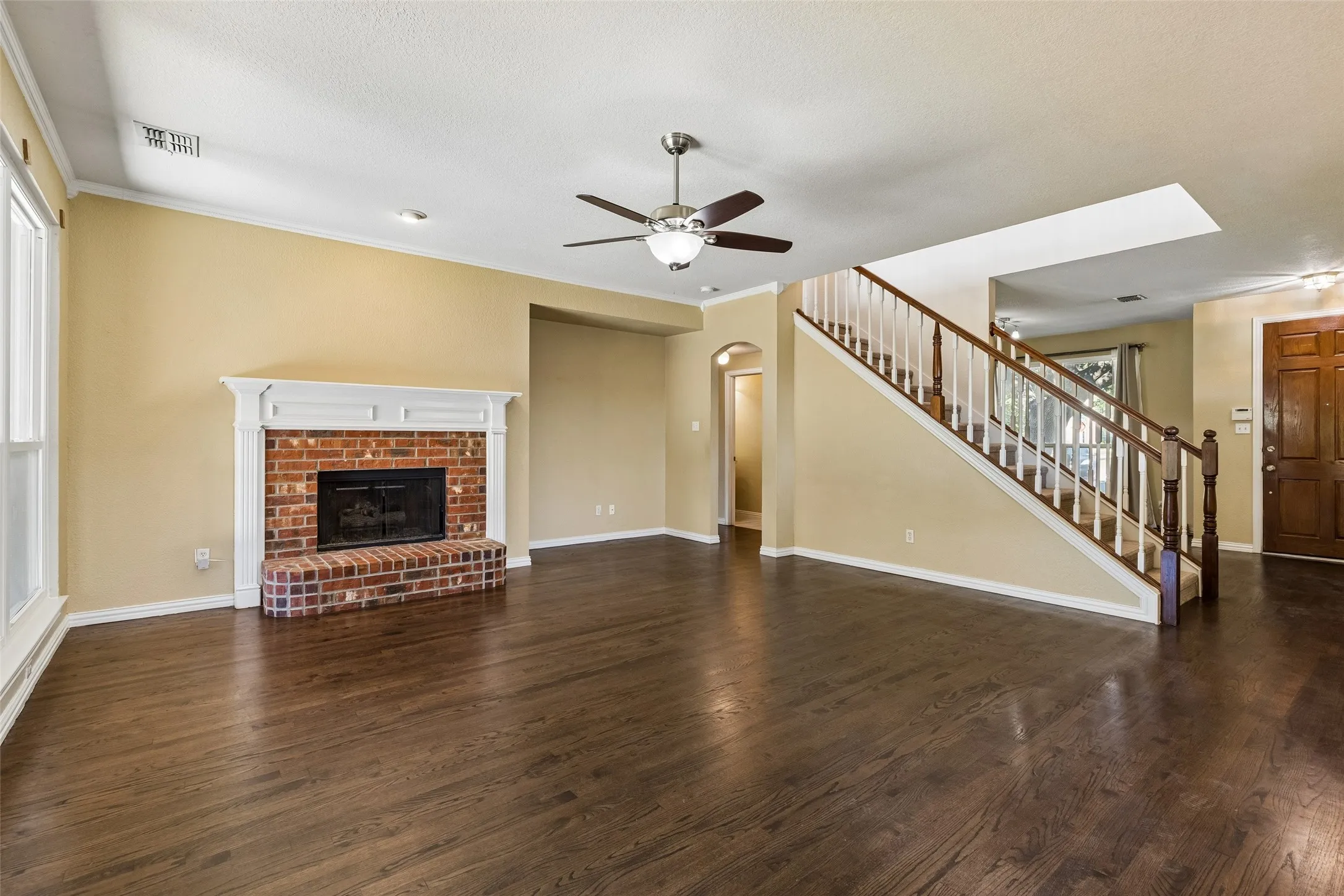Single Family Residence For Sale in Dallas County , 8410 Lexington Court, Rowlett, Texas 75089, 5 Bedroom, 3 Bathroom, 2 Garage spaces, 2,890 Sqft, built in 2000, mls#21404424, Real Estate Agent in Rowlett, Homes For Sale in Dallas county, Homes For Sale in Rowlett, Realtor in Rowlett Texas, Real Estate Brokerage Independent Realty Texas, Luminita Cordes Realtor