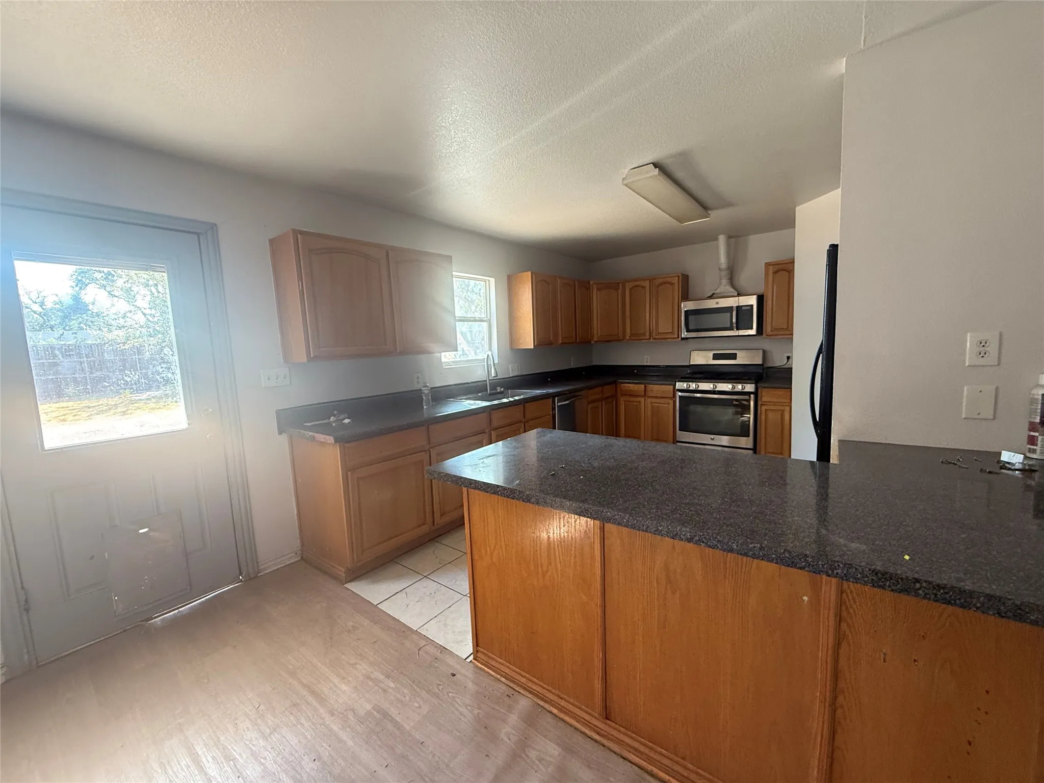 Single Family Residence For Sale in Dallas County , 1800 Cottonwood Road, Carrollton, Texas 75006, 2 Bedroom, 1 Bathroom, Garage spaces, 856 Sqft, built in 1947, mls#21407318, Real Estate Agent in Carrollton, Homes For Sale in Dallas county, Homes For Sale in Carrollton, Realtor in Carrollton Texas, Real Estate Brokerage Independent Realty Texas, Luminita Cordes Realtor