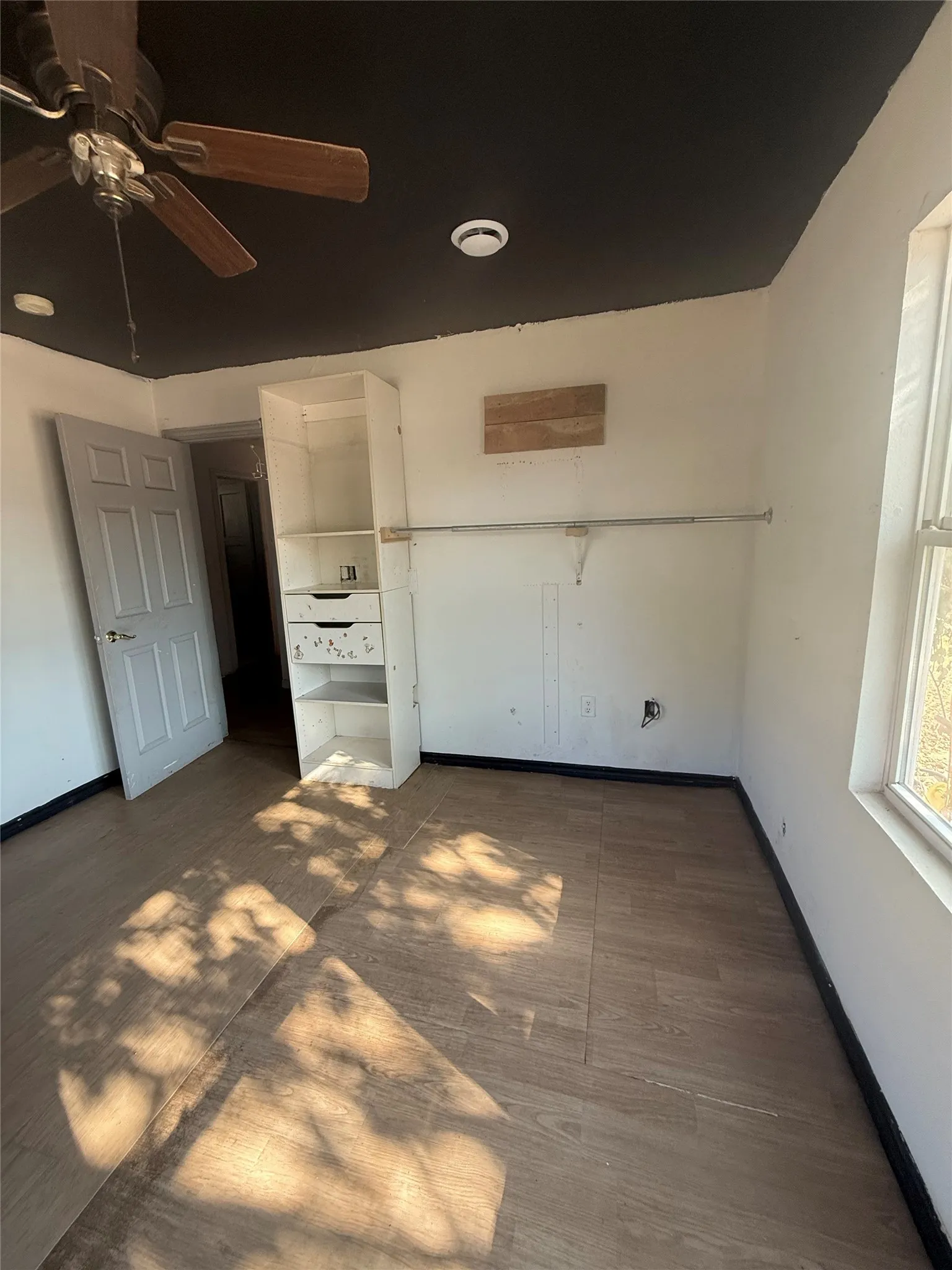 Single Family Residence For Sale in Dallas County , 1800 Cottonwood Road, Carrollton, Texas 75006, 2 Bedroom, 1 Bathroom, Garage spaces, 856 Sqft, built in 1947, mls#21407318, Real Estate Agent in Carrollton, Homes For Sale in Dallas county, Homes For Sale in Carrollton, Realtor in Carrollton Texas, Real Estate Brokerage Independent Realty Texas, Luminita Cordes Realtor