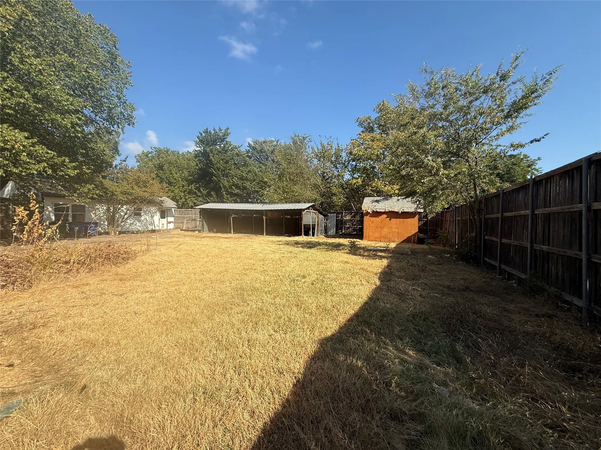 Single Family Residence For Sale in Dallas County , 1800 Cottonwood Road, Carrollton, Texas 75006, 2 Bedroom, 1 Bathroom, Garage spaces, 856 Sqft, built in 1947, mls#21407318, Real Estate Agent in Carrollton, Homes For Sale in Dallas county, Homes For Sale in Carrollton, Realtor in Carrollton Texas, Real Estate Brokerage Independent Realty Texas, Luminita Cordes Realtor