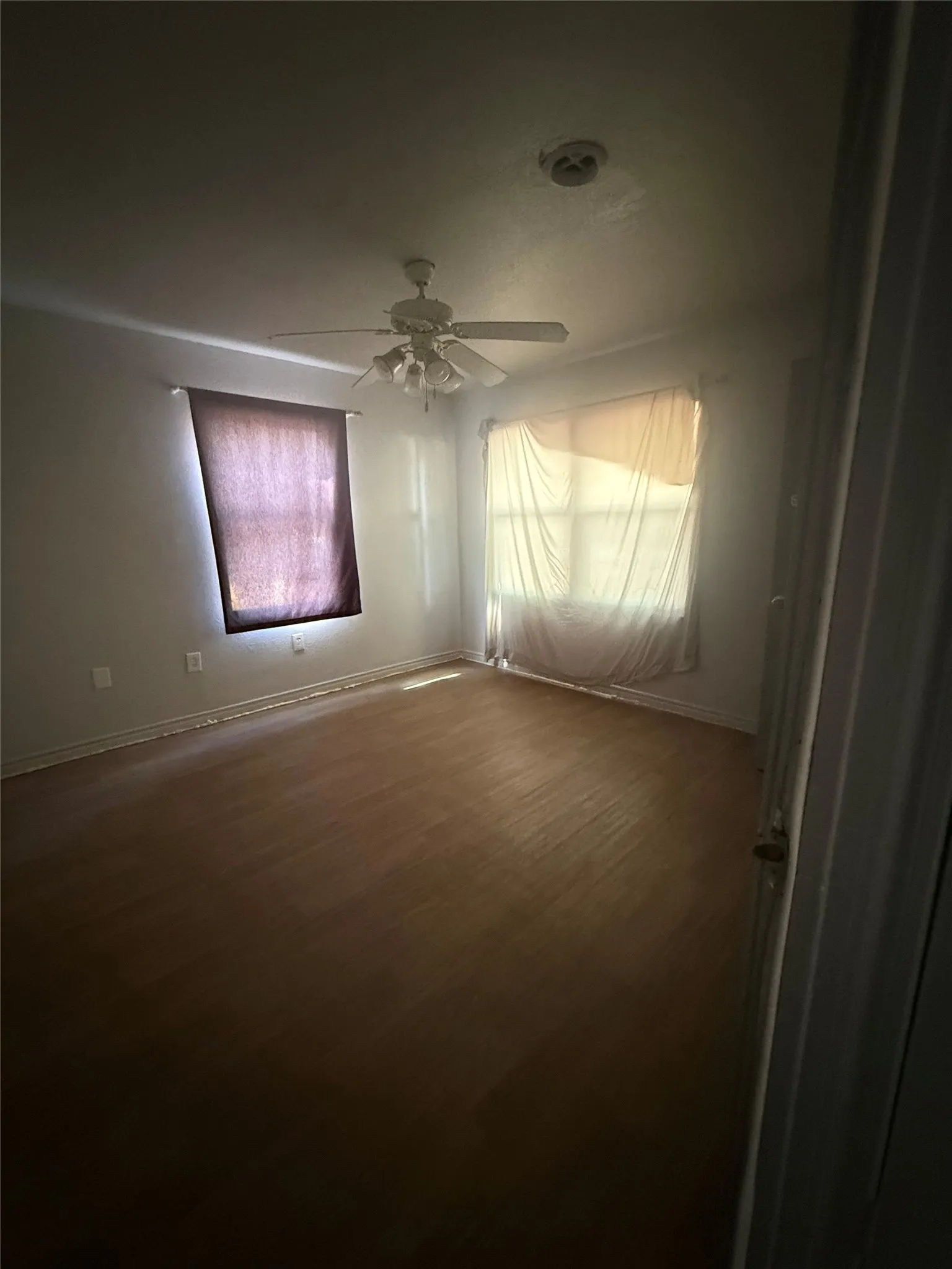 Single Family Residence For Sale in Dallas County , 1800 Cottonwood Road, Carrollton, Texas 75006, 2 Bedroom, 1 Bathroom, Garage spaces, 856 Sqft, built in 1947, mls#21407318, Real Estate Agent in Carrollton, Homes For Sale in Dallas county, Homes For Sale in Carrollton, Realtor in Carrollton Texas, Real Estate Brokerage Independent Realty Texas, Luminita Cordes Realtor