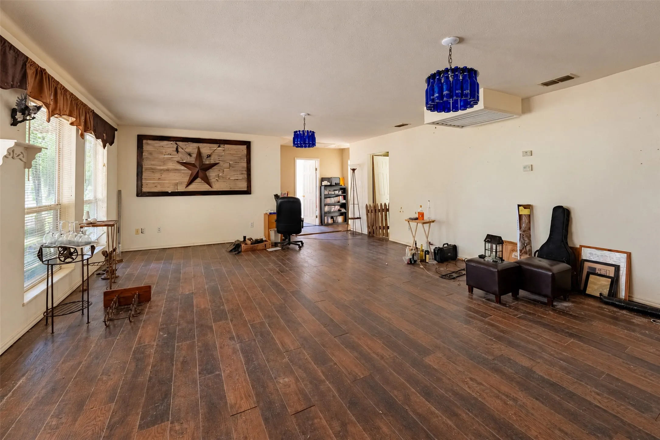 Farm For Sale in Anderson County , 20436 Fm 315, Palestine, Texas 75803, 3 Bedroom, 2 Bathroom, Garage spaces, 2,048 Sqft, built in 1999, mls#21407322, Real Estate Agent in Palestine, Homes For Sale in Anderson county, Homes For Sale in Palestine, Realtor in Palestine Texas, Real Estate Brokerage Independent Realty Texas, Luminita Cordes Realtor