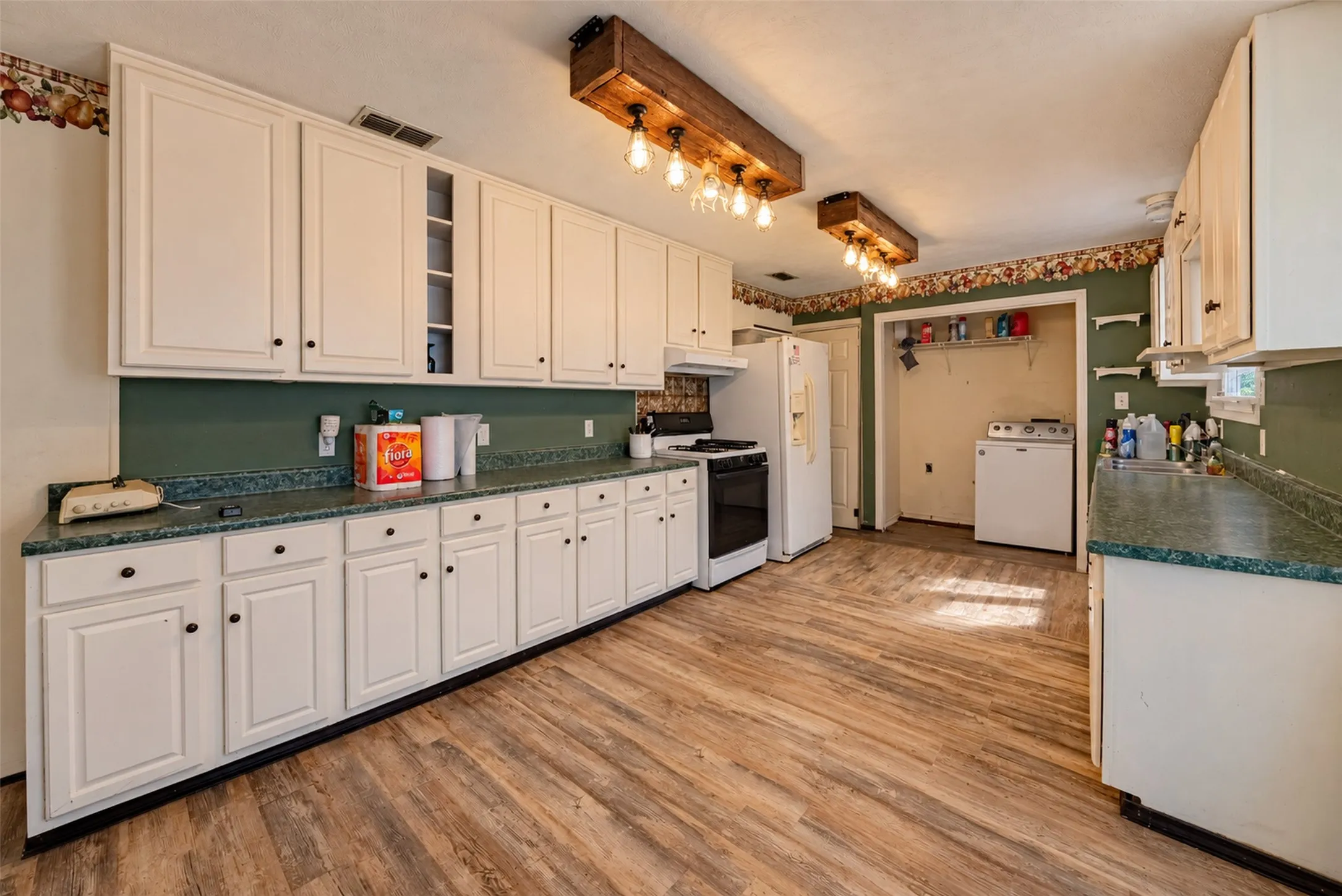 Farm For Sale in Anderson County , 20436 Fm 315, Palestine, Texas 75803, 3 Bedroom, 2 Bathroom, Garage spaces, 2,048 Sqft, built in 1999, mls#21407322, Real Estate Agent in Palestine, Homes For Sale in Anderson county, Homes For Sale in Palestine, Realtor in Palestine Texas, Real Estate Brokerage Independent Realty Texas, Luminita Cordes Realtor