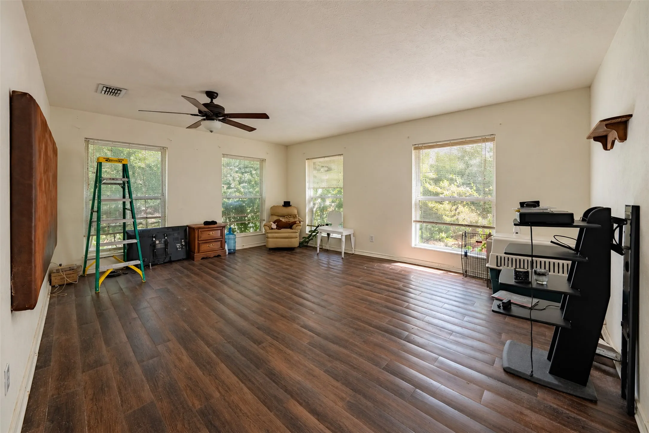Farm For Sale in Anderson County , 20436 Fm 315, Palestine, Texas 75803, 3 Bedroom, 2 Bathroom, Garage spaces, 2,048 Sqft, built in 1999, mls#21407322, Real Estate Agent in Palestine, Homes For Sale in Anderson county, Homes For Sale in Palestine, Realtor in Palestine Texas, Real Estate Brokerage Independent Realty Texas, Luminita Cordes Realtor