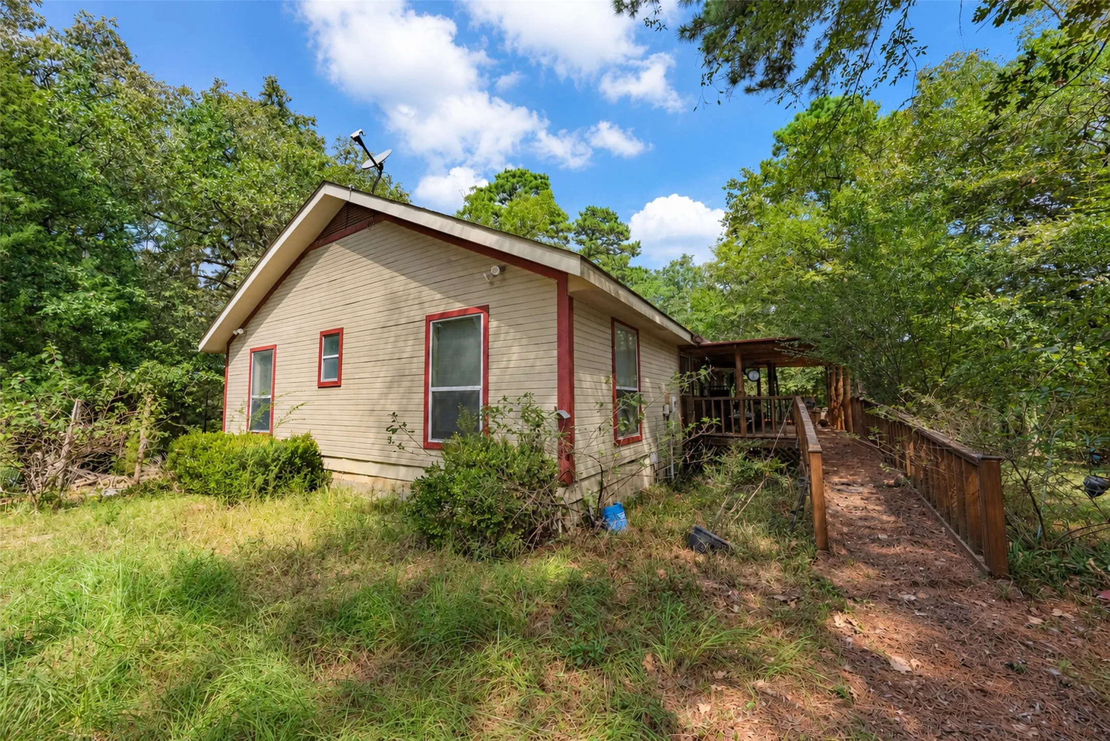 Farm For Sale in Anderson County , 20436 Fm 315, Palestine, Texas 75803, 3 Bedroom, 2 Bathroom, Garage spaces, 2,048 Sqft, built in 1999, mls#21407322, Real Estate Agent in Palestine, Homes For Sale in Anderson county, Homes For Sale in Palestine, Realtor in Palestine Texas, Real Estate Brokerage Independent Realty Texas, Luminita Cordes Realtor