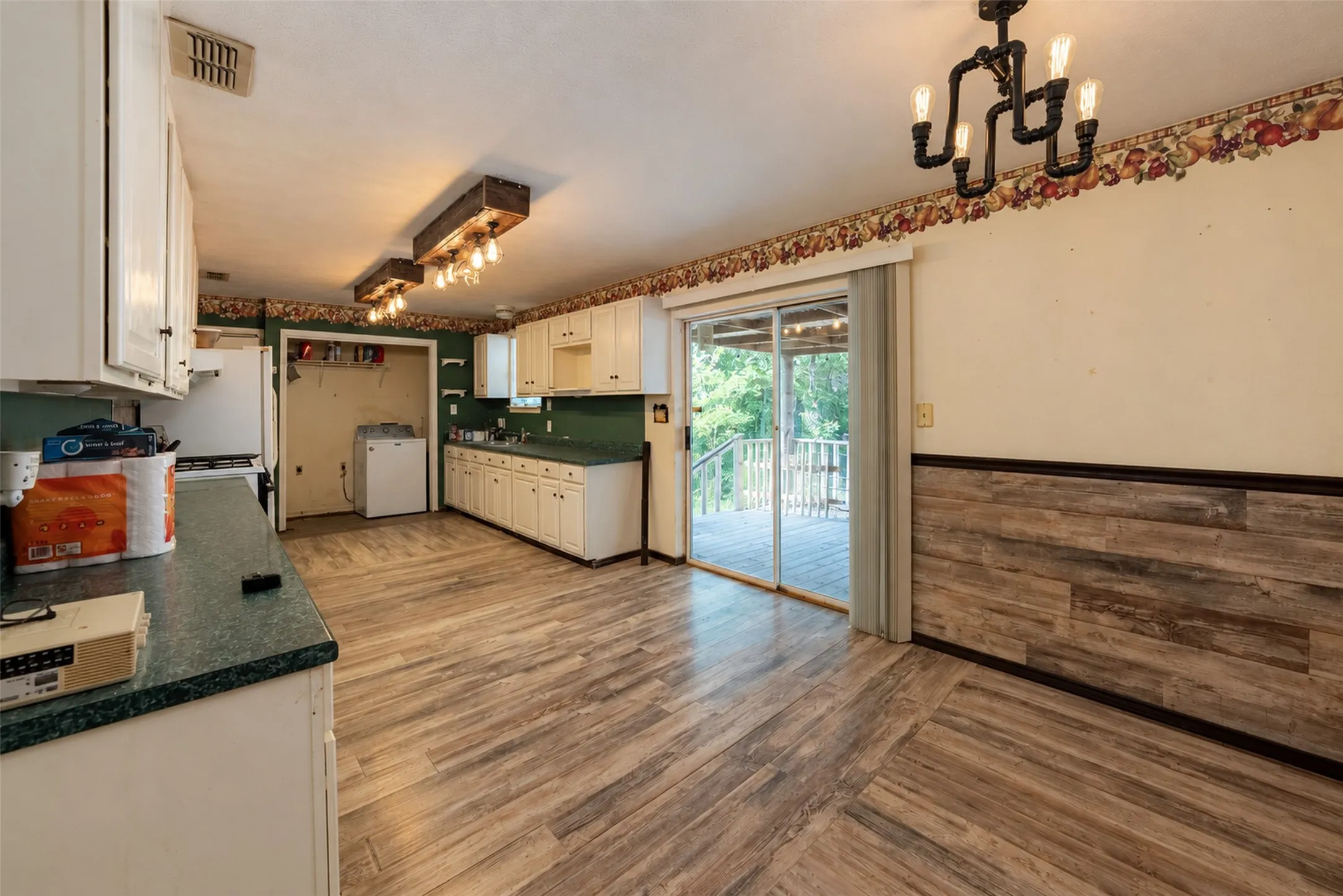 Farm For Sale in Anderson County , 20436 Fm 315, Palestine, Texas 75803, 3 Bedroom, 2 Bathroom, Garage spaces, 2,048 Sqft, built in 1999, mls#21407322, Real Estate Agent in Palestine, Homes For Sale in Anderson county, Homes For Sale in Palestine, Realtor in Palestine Texas, Real Estate Brokerage Independent Realty Texas, Luminita Cordes Realtor