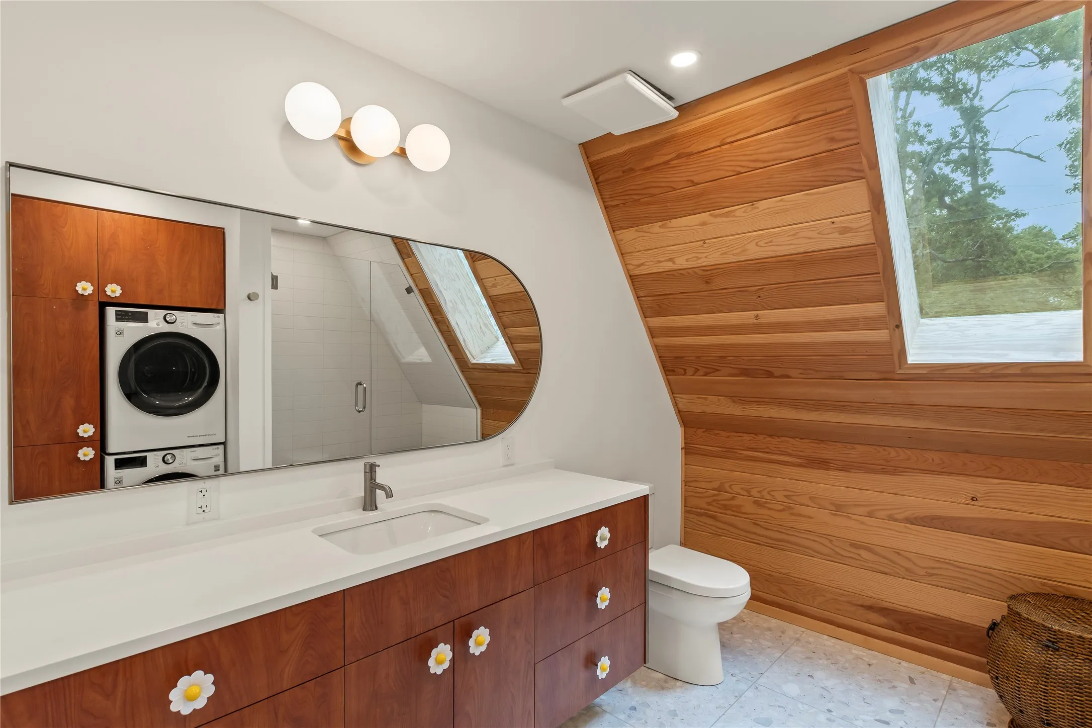 Guest bathroom on first floor