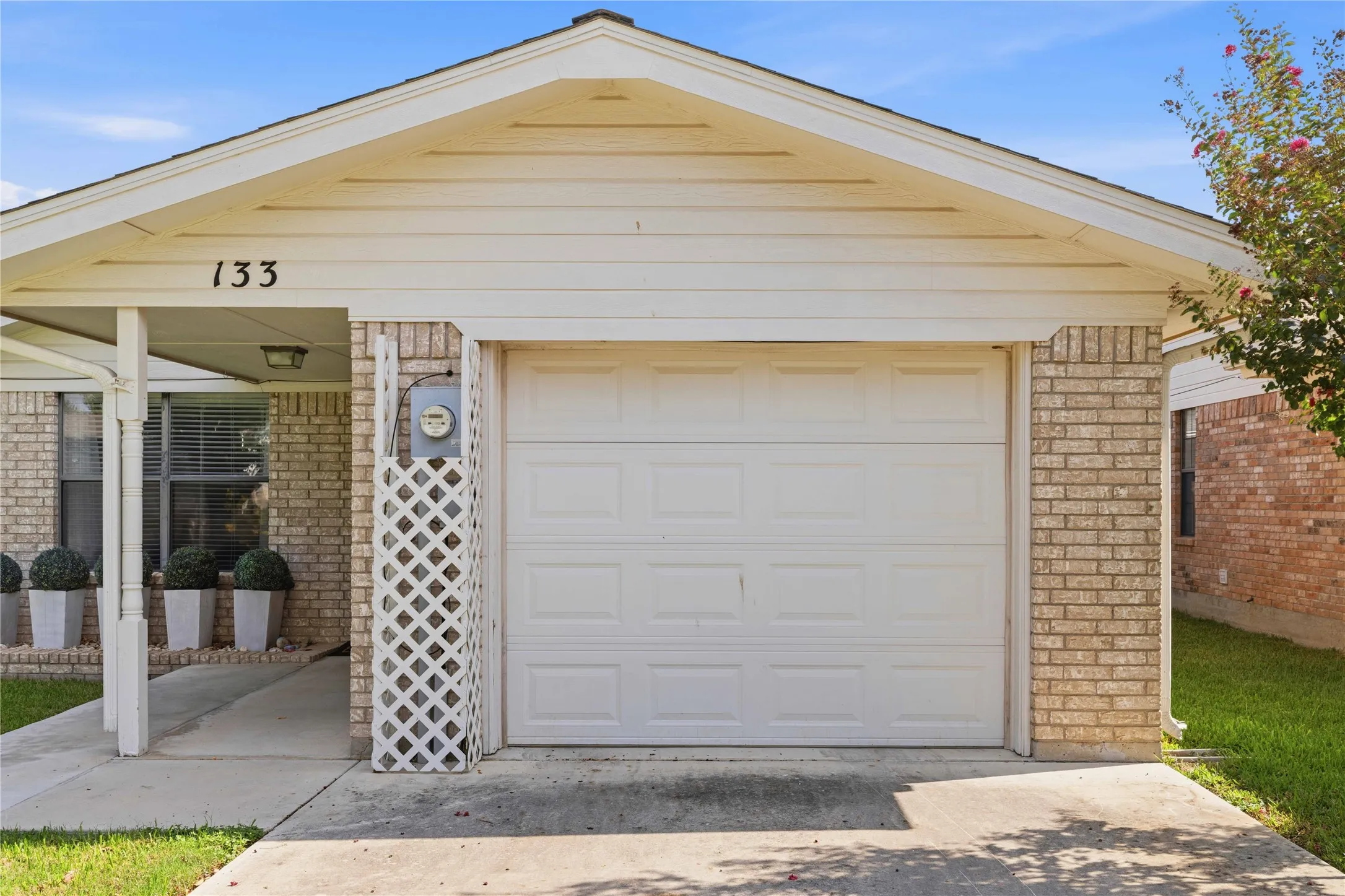 Single Family Residence For Sale in Brown County , 133 Azalea Drive, Brownwood, Texas 76801, 2 Bedroom, 2 Bathroom, 1 Garage spaces, 1,391 Sqft, built in 1999, mls#21407324, Real Estate Agent in Brownwood, Homes For Sale in Brown county, Homes For Sale in Brownwood, Realtor in Brownwood Texas, Real Estate Brokerage Independent Realty Texas, Luminita Cordes Realtor
