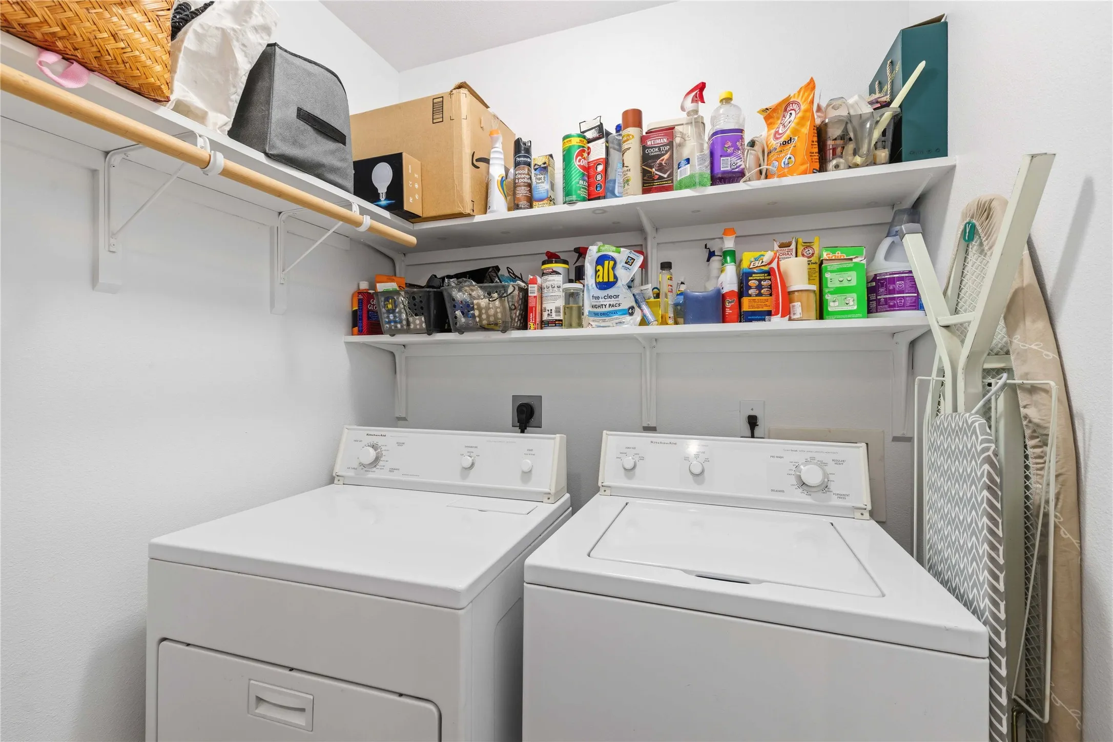 Single Family Residence For Sale in Brown County , 133 Azalea Drive, Brownwood, Texas 76801, 2 Bedroom, 2 Bathroom, 1 Garage spaces, 1,391 Sqft, built in 1999, mls#21407324, Real Estate Agent in Brownwood, Homes For Sale in Brown county, Homes For Sale in Brownwood, Realtor in Brownwood Texas, Real Estate Brokerage Independent Realty Texas, Luminita Cordes Realtor