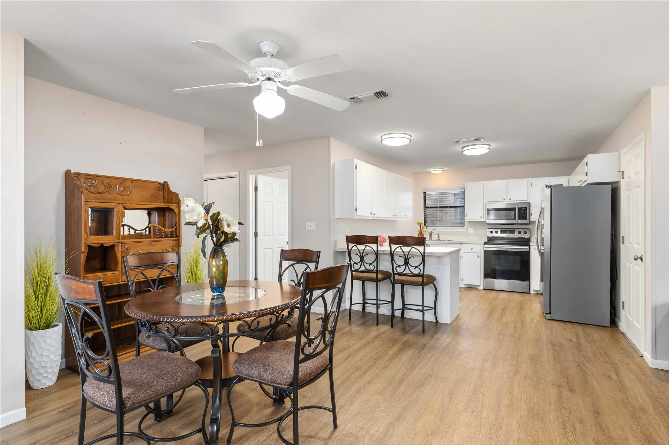 Single Family Residence For Sale in Brown County , 133 Azalea Drive, Brownwood, Texas 76801, 2 Bedroom, 2 Bathroom, 1 Garage spaces, 1,391 Sqft, built in 1999, mls#21407324, Real Estate Agent in Brownwood, Homes For Sale in Brown county, Homes For Sale in Brownwood, Realtor in Brownwood Texas, Real Estate Brokerage Independent Realty Texas, Luminita Cordes Realtor