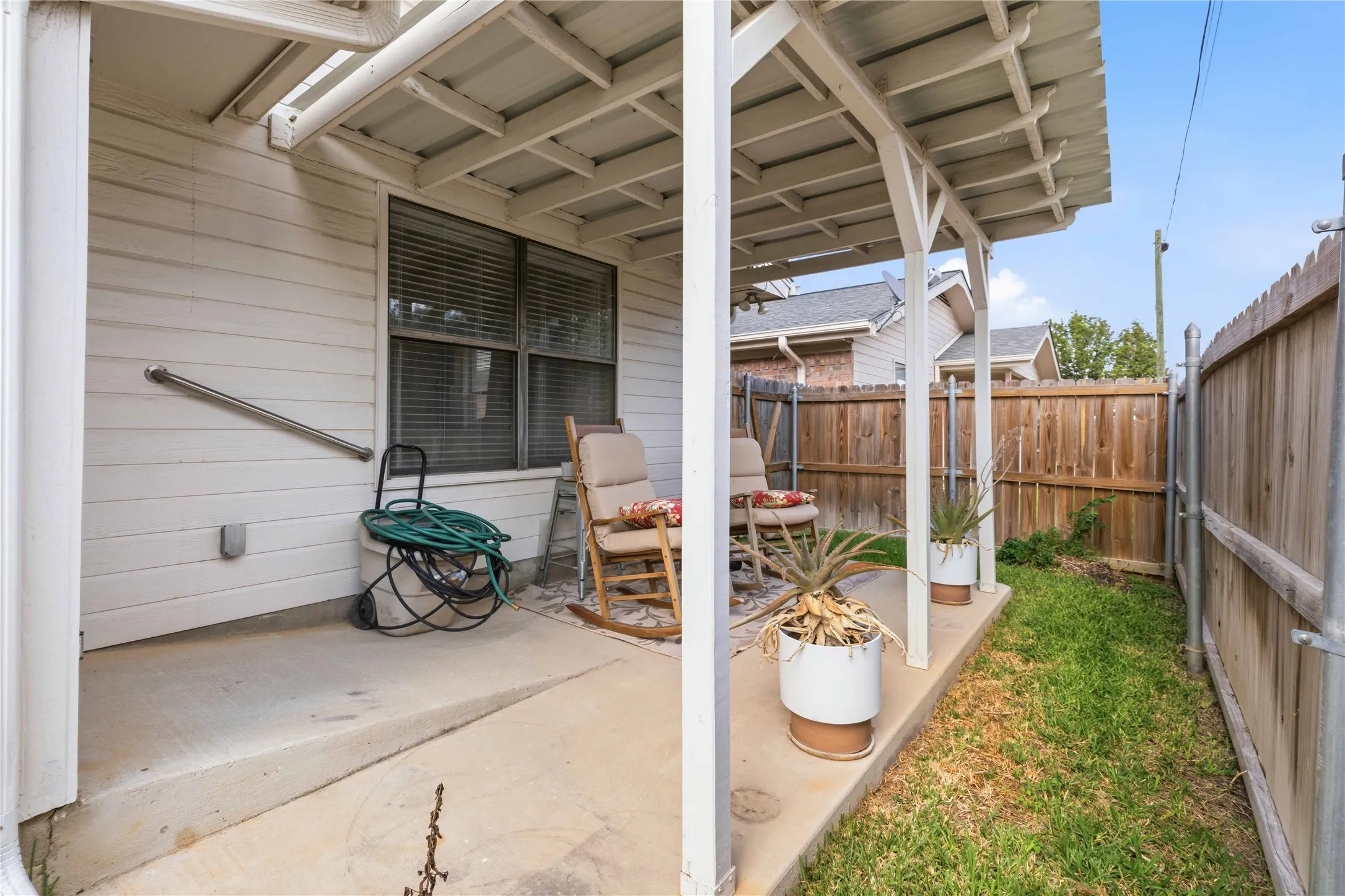Single Family Residence For Sale in Brown County , 133 Azalea Drive, Brownwood, Texas 76801, 2 Bedroom, 2 Bathroom, 1 Garage spaces, 1,391 Sqft, built in 1999, mls#21407324, Real Estate Agent in Brownwood, Homes For Sale in Brown county, Homes For Sale in Brownwood, Realtor in Brownwood Texas, Real Estate Brokerage Independent Realty Texas, Luminita Cordes Realtor