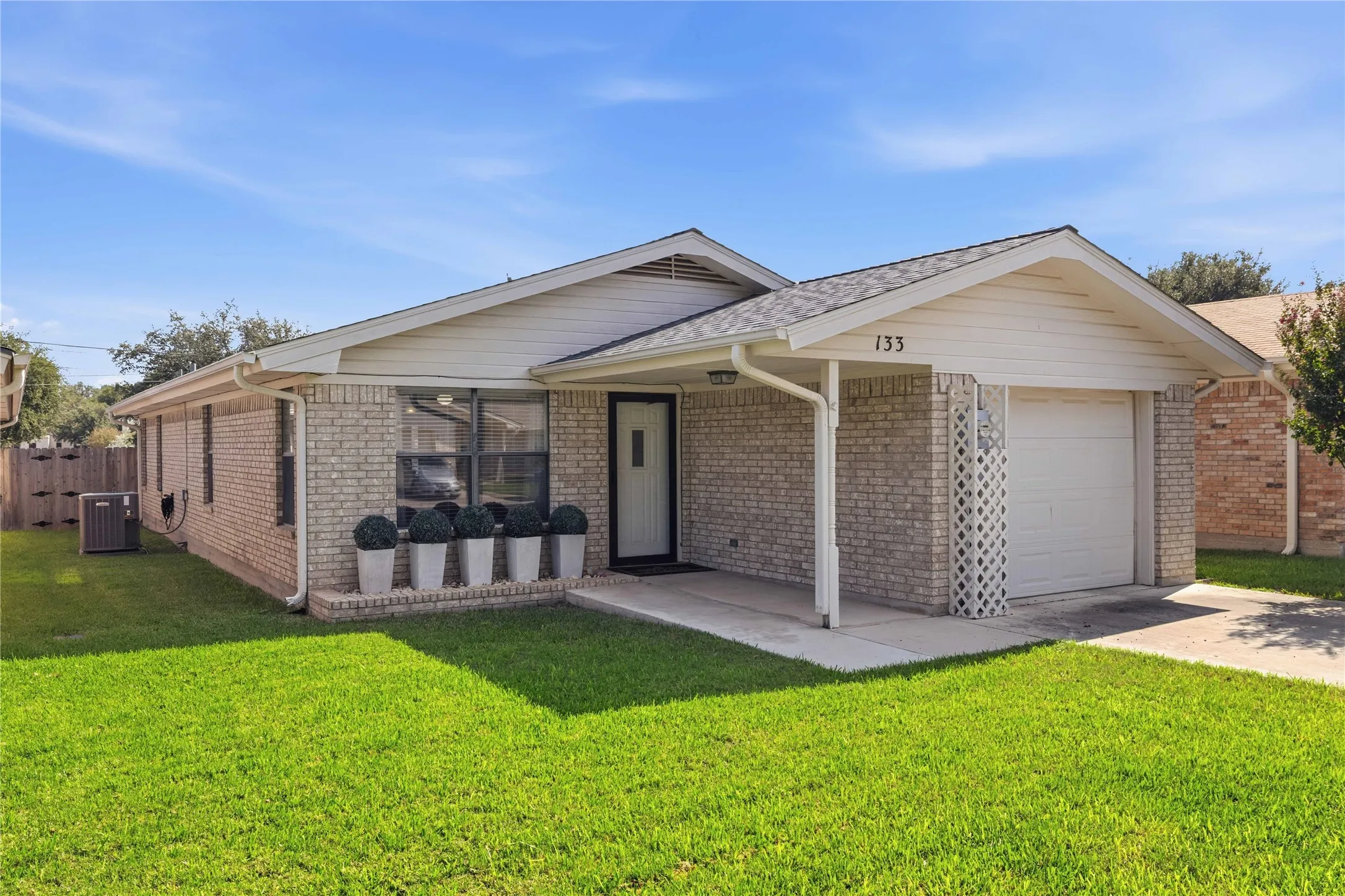 Single Family Residence For Sale in Brown County , 133 Azalea Drive, Brownwood, Texas 76801, 2 Bedroom, 2 Bathroom, 1 Garage spaces, 1,391 Sqft, built in 1999, mls#21407324, Real Estate Agent in Brownwood, Homes For Sale in Brown county, Homes For Sale in Brownwood, Realtor in Brownwood Texas, Real Estate Brokerage Independent Realty Texas, Luminita Cordes Realtor