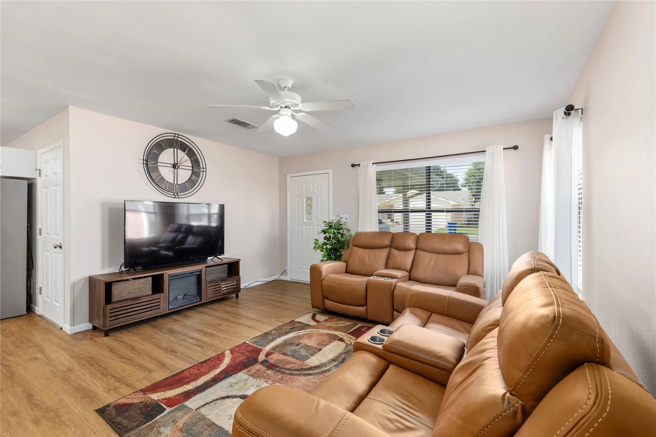 Single Family Residence For Sale in Brown County , 133 Azalea Drive, Brownwood, Texas 76801, 2 Bedroom, 2 Bathroom, 1 Garage spaces, 1,391 Sqft, built in 1999, mls#21407324, Real Estate Agent in Brownwood, Homes For Sale in Brown county, Homes For Sale in Brownwood, Realtor in Brownwood Texas, Real Estate Brokerage Independent Realty Texas, Luminita Cordes Realtor