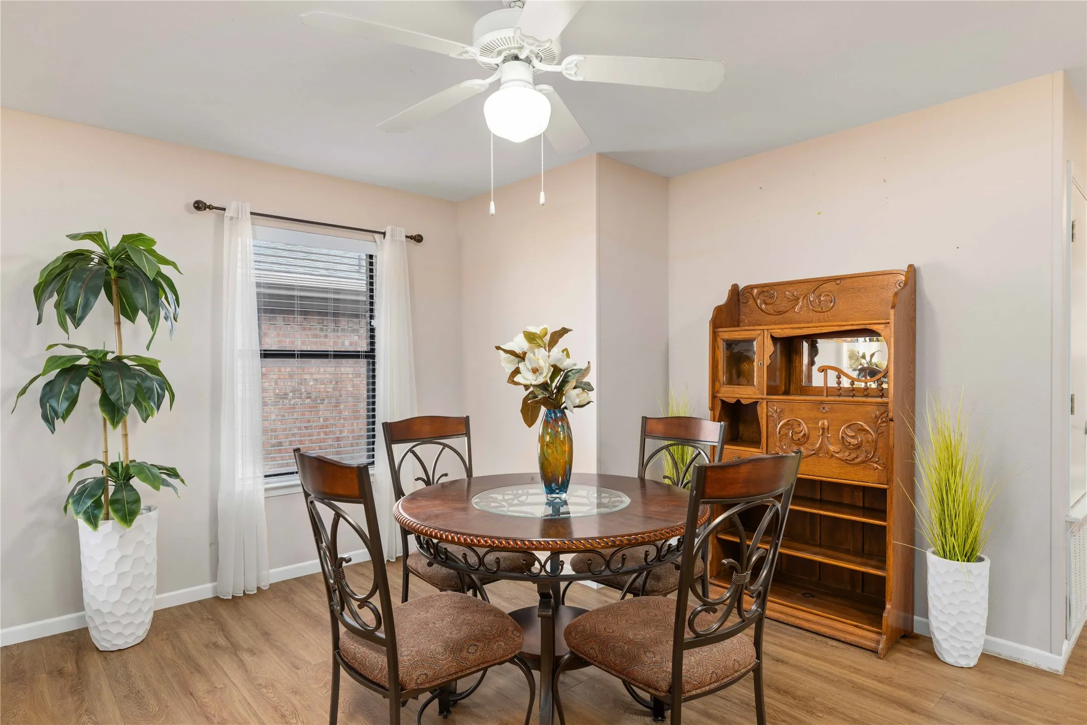 Single Family Residence For Sale in Brown County , 133 Azalea Drive, Brownwood, Texas 76801, 2 Bedroom, 2 Bathroom, 1 Garage spaces, 1,391 Sqft, built in 1999, mls#21407324, Real Estate Agent in Brownwood, Homes For Sale in Brown county, Homes For Sale in Brownwood, Realtor in Brownwood Texas, Real Estate Brokerage Independent Realty Texas, Luminita Cordes Realtor