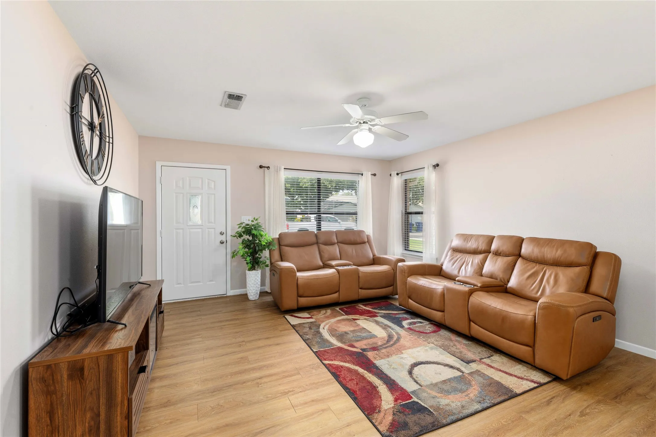 Single Family Residence For Sale in Brown County , 133 Azalea Drive, Brownwood, Texas 76801, 2 Bedroom, 2 Bathroom, 1 Garage spaces, 1,391 Sqft, built in 1999, mls#21407324, Real Estate Agent in Brownwood, Homes For Sale in Brown county, Homes For Sale in Brownwood, Realtor in Brownwood Texas, Real Estate Brokerage Independent Realty Texas, Luminita Cordes Realtor